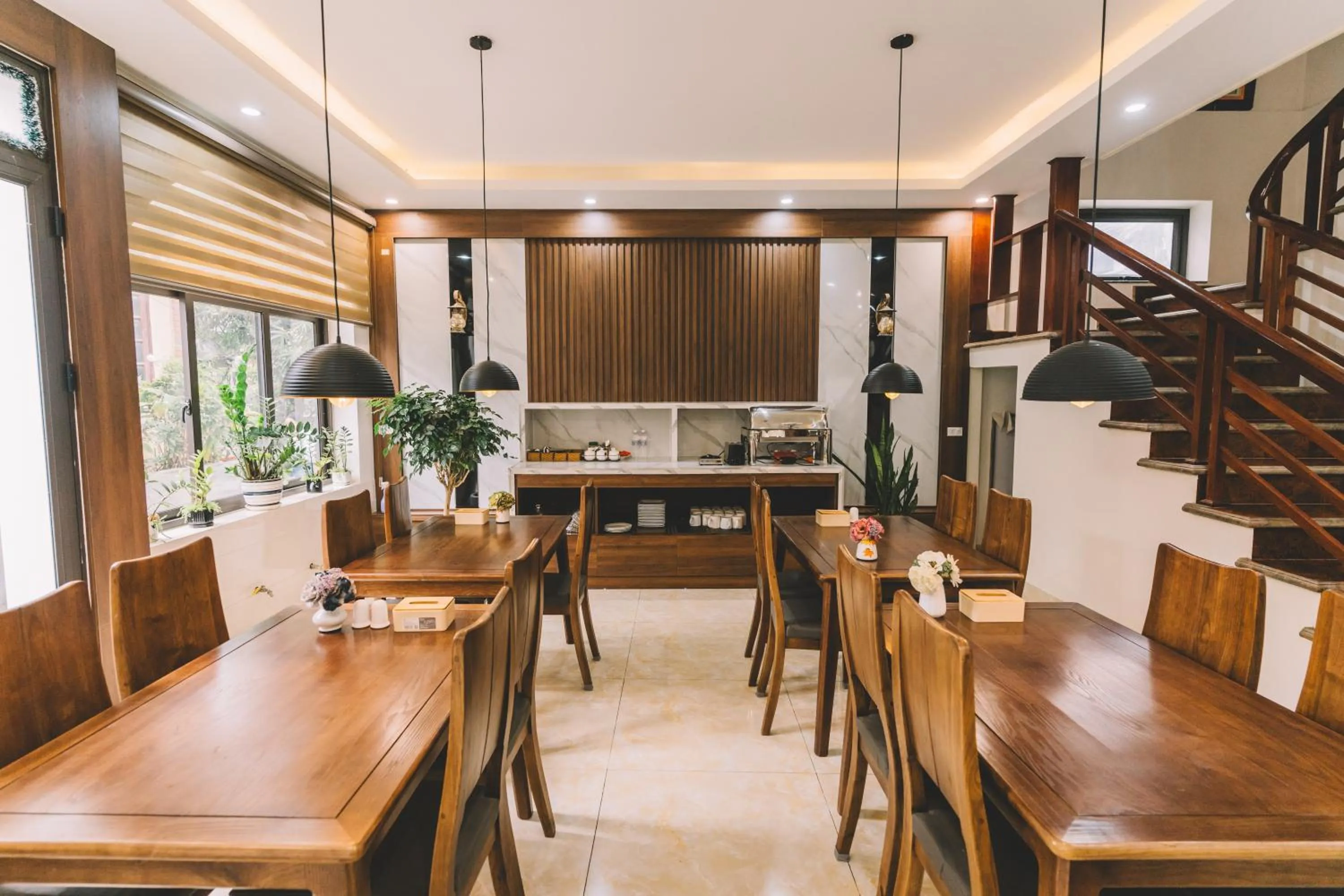 Restaurant/places to eat in Tamcoc Catalina Hotel