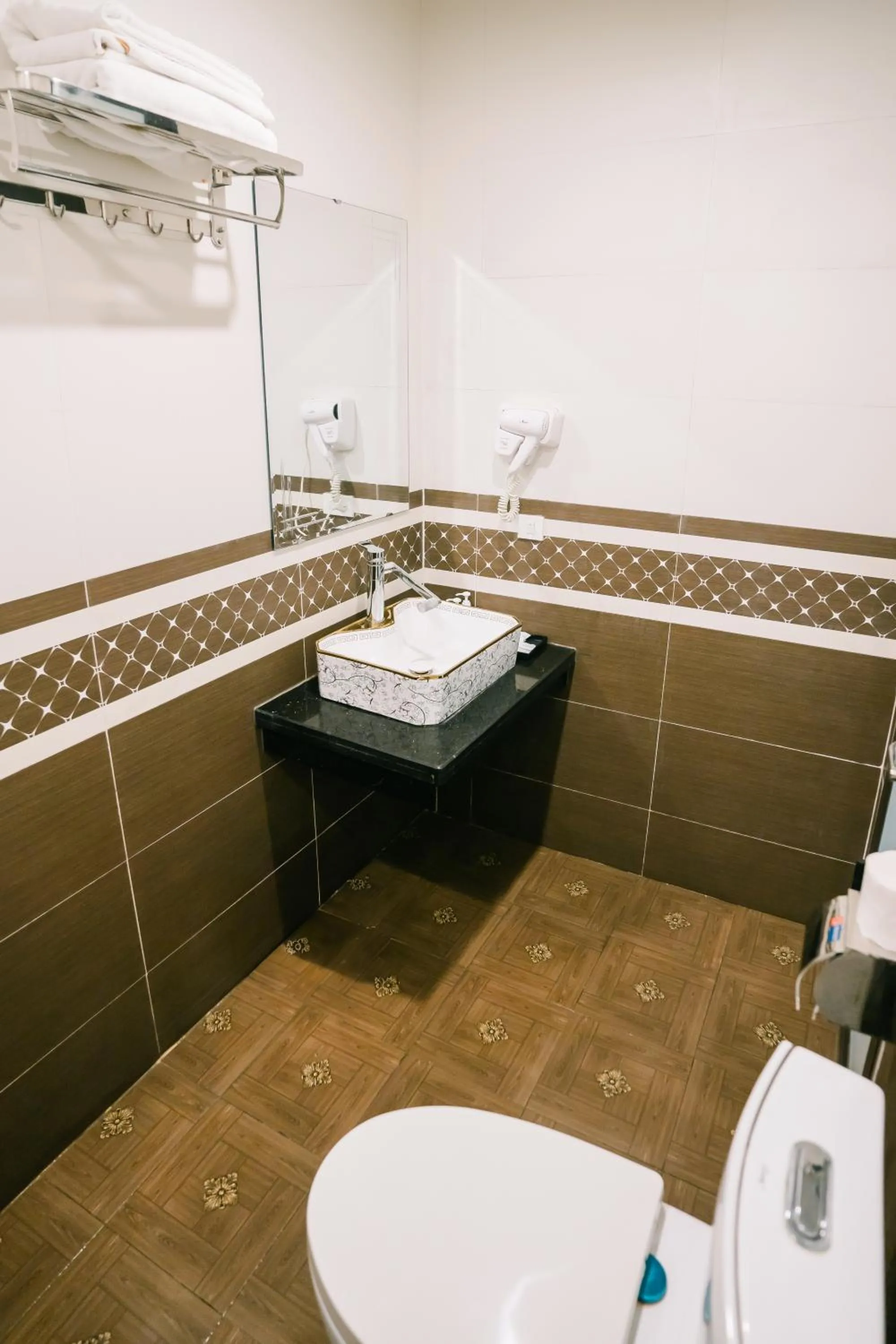 Shower in Tamcoc Catalina Hotel