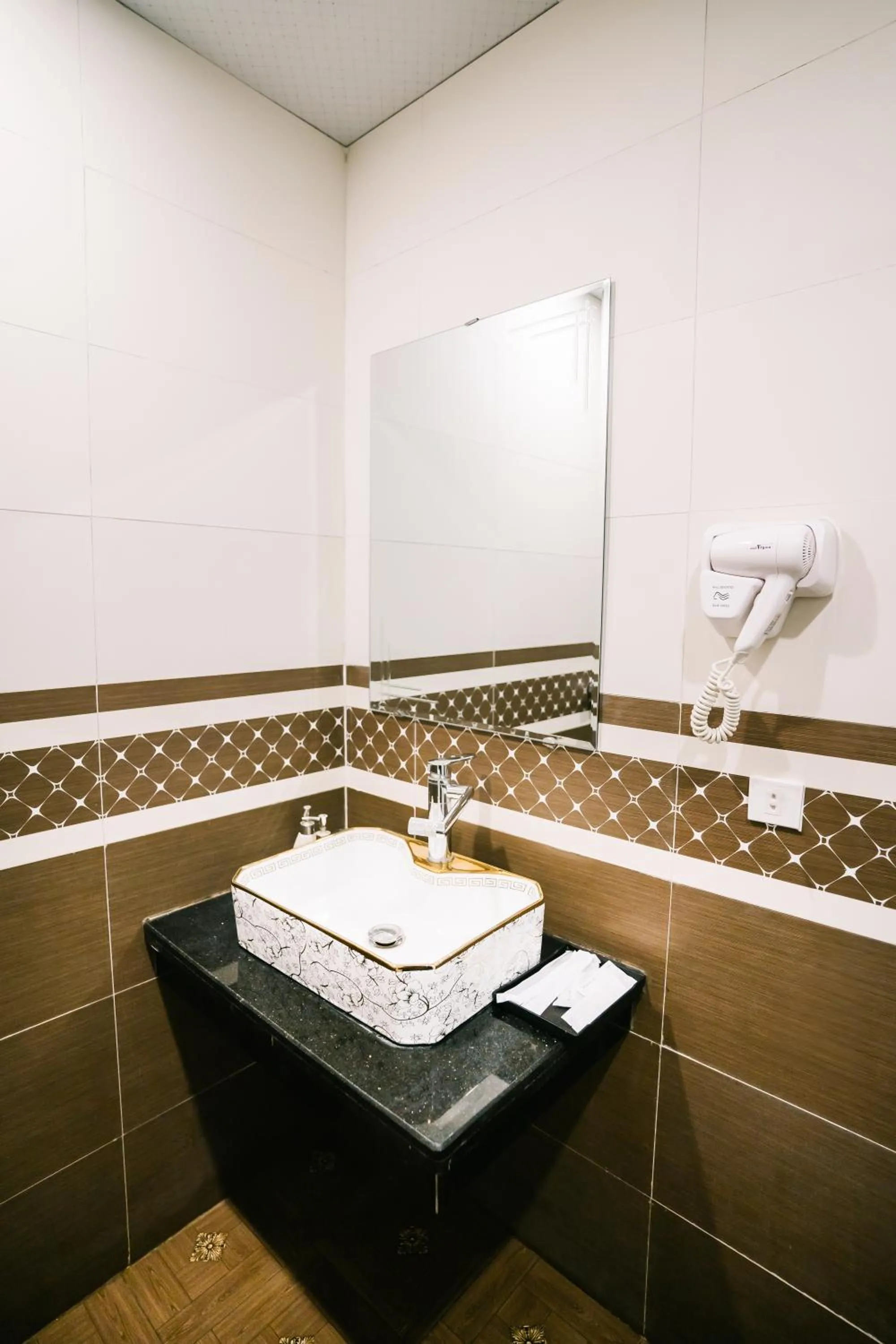 Bathroom in Tamcoc Catalina Hotel