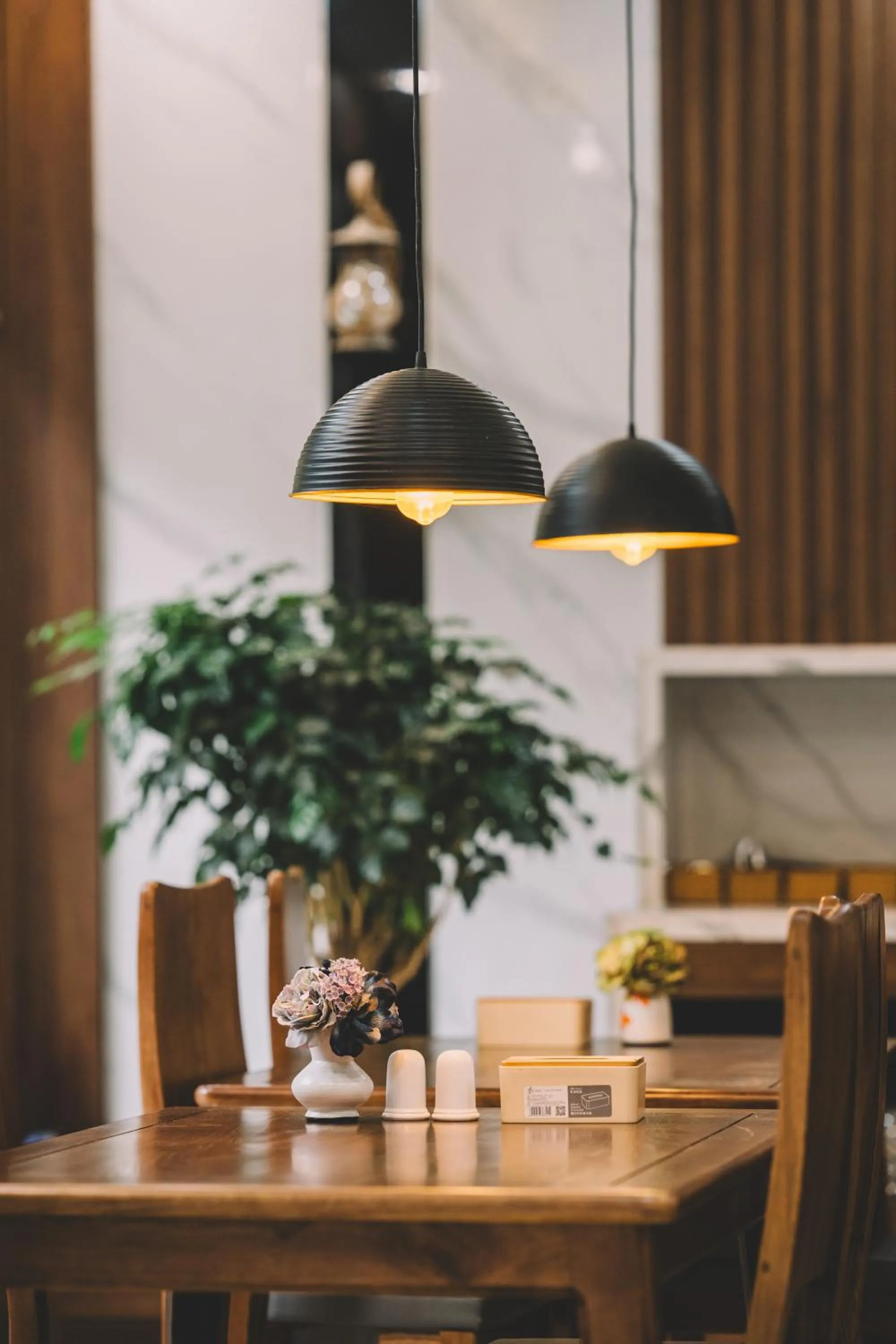 Restaurant/places to eat in Tamcoc Catalina Hotel