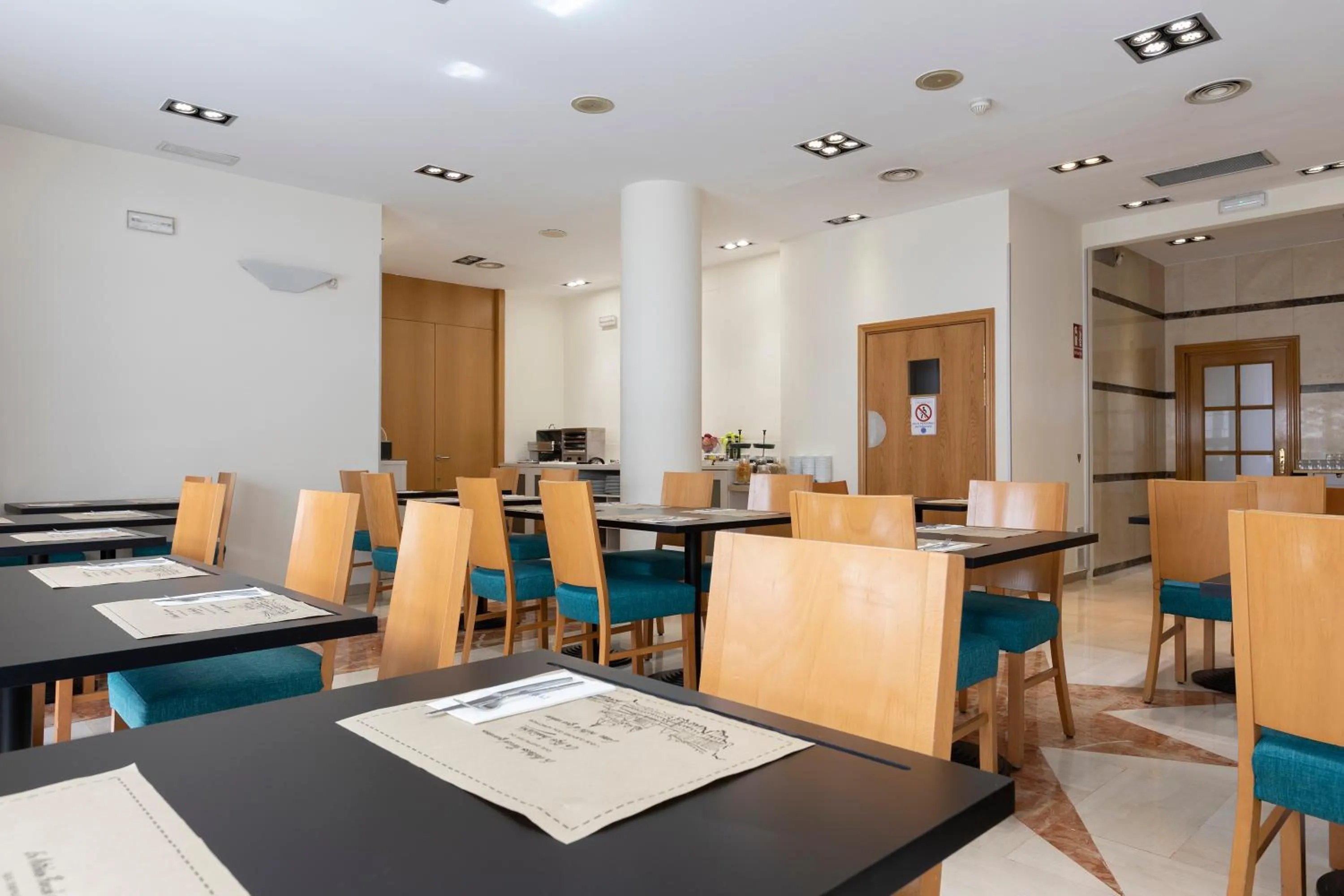 Buffet breakfast in Porcel Torre Garden