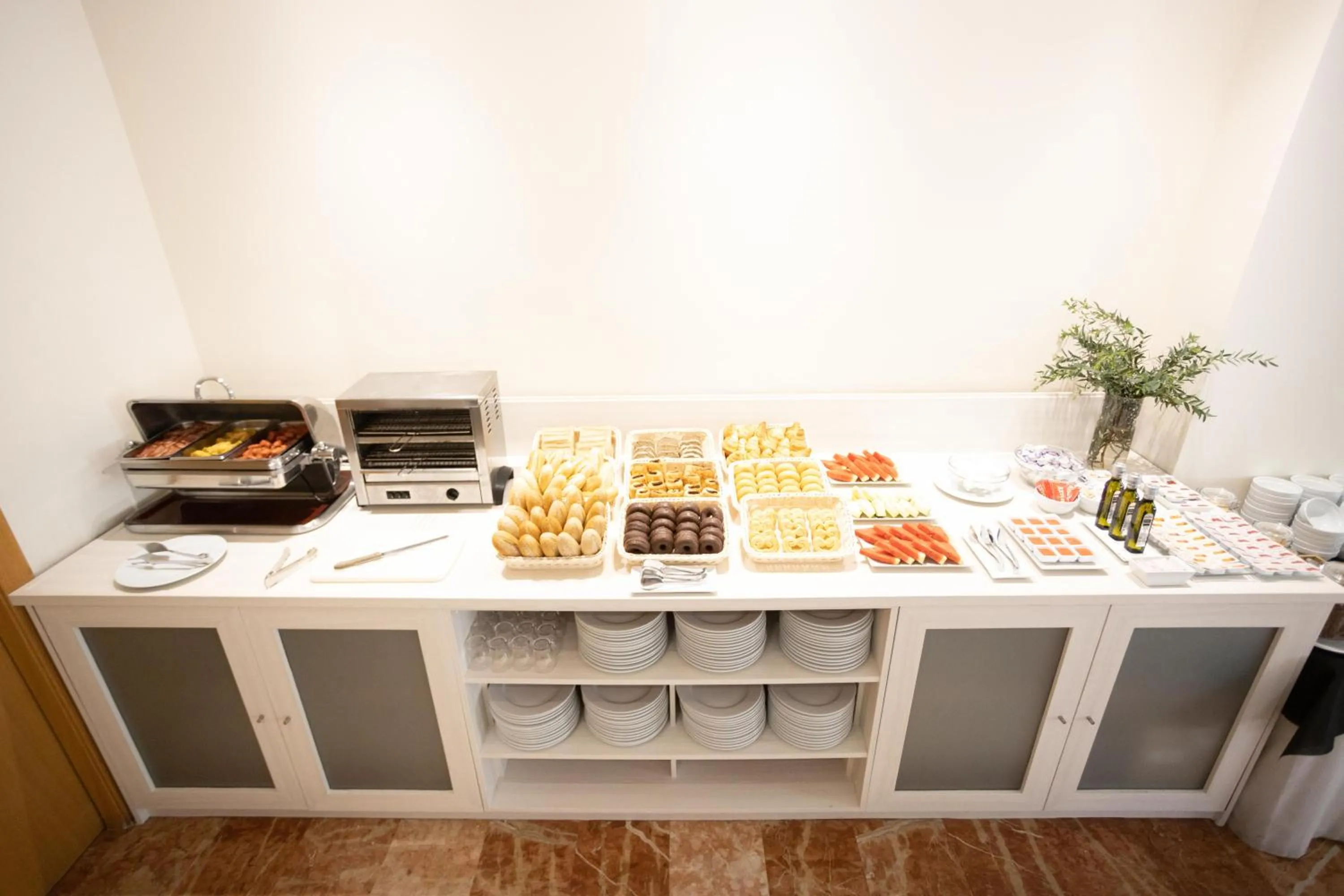 Buffet breakfast in Porcel Torre Garden