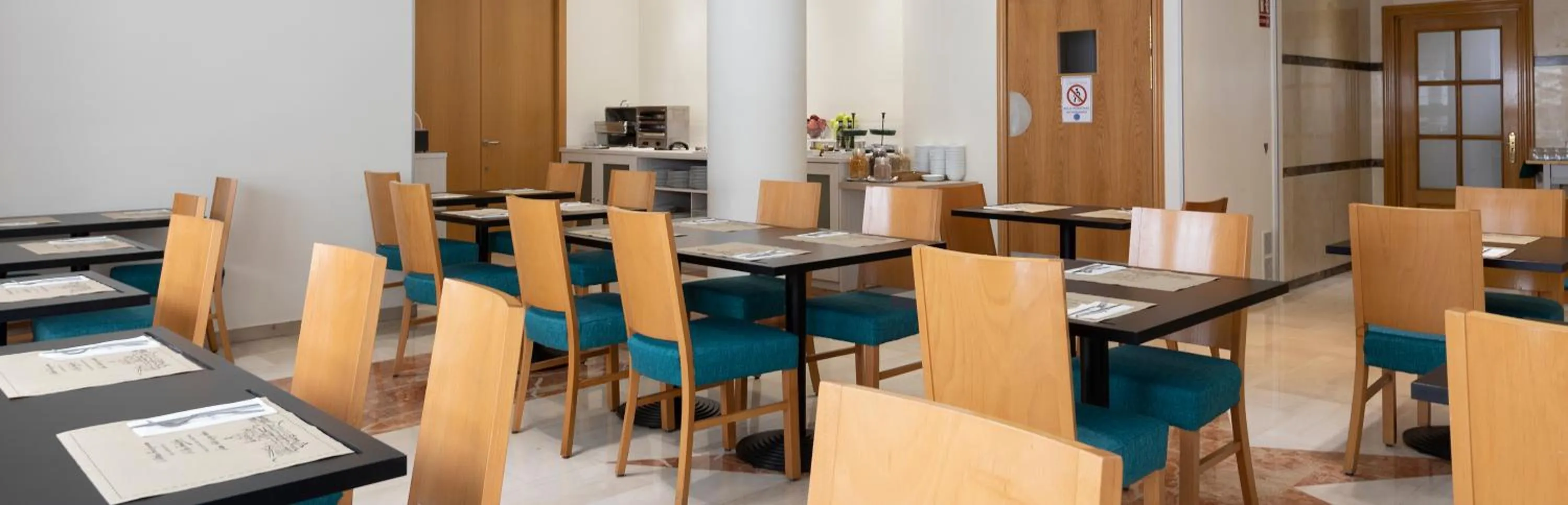 Buffet breakfast in Porcel Torre Garden