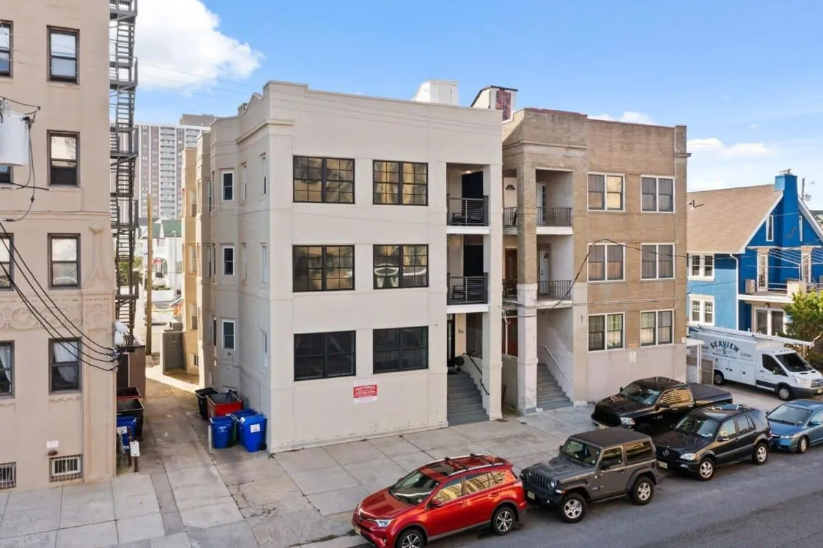 Steps from the Beach Spacious Modern 4BR 2BA Apt