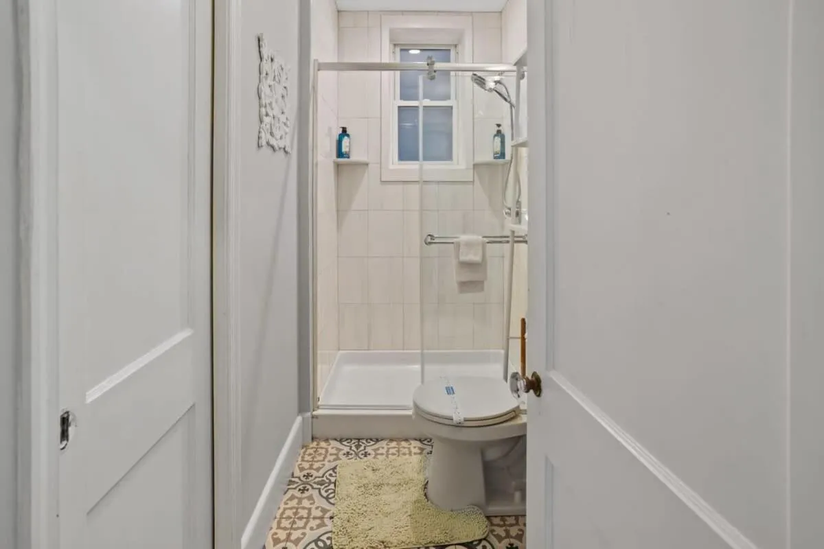 Steps from the Beach Spacious Modern 4BR 2BA Apt