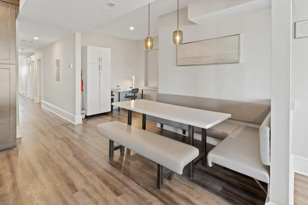 Steps from the Beach Spacious Modern 4BR 2BA Apt