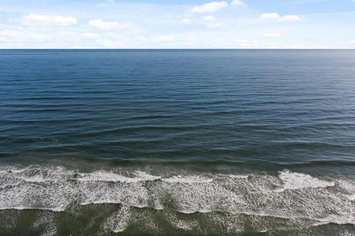 Steps from the Beach Spacious Modern 4BR 2BA Apt