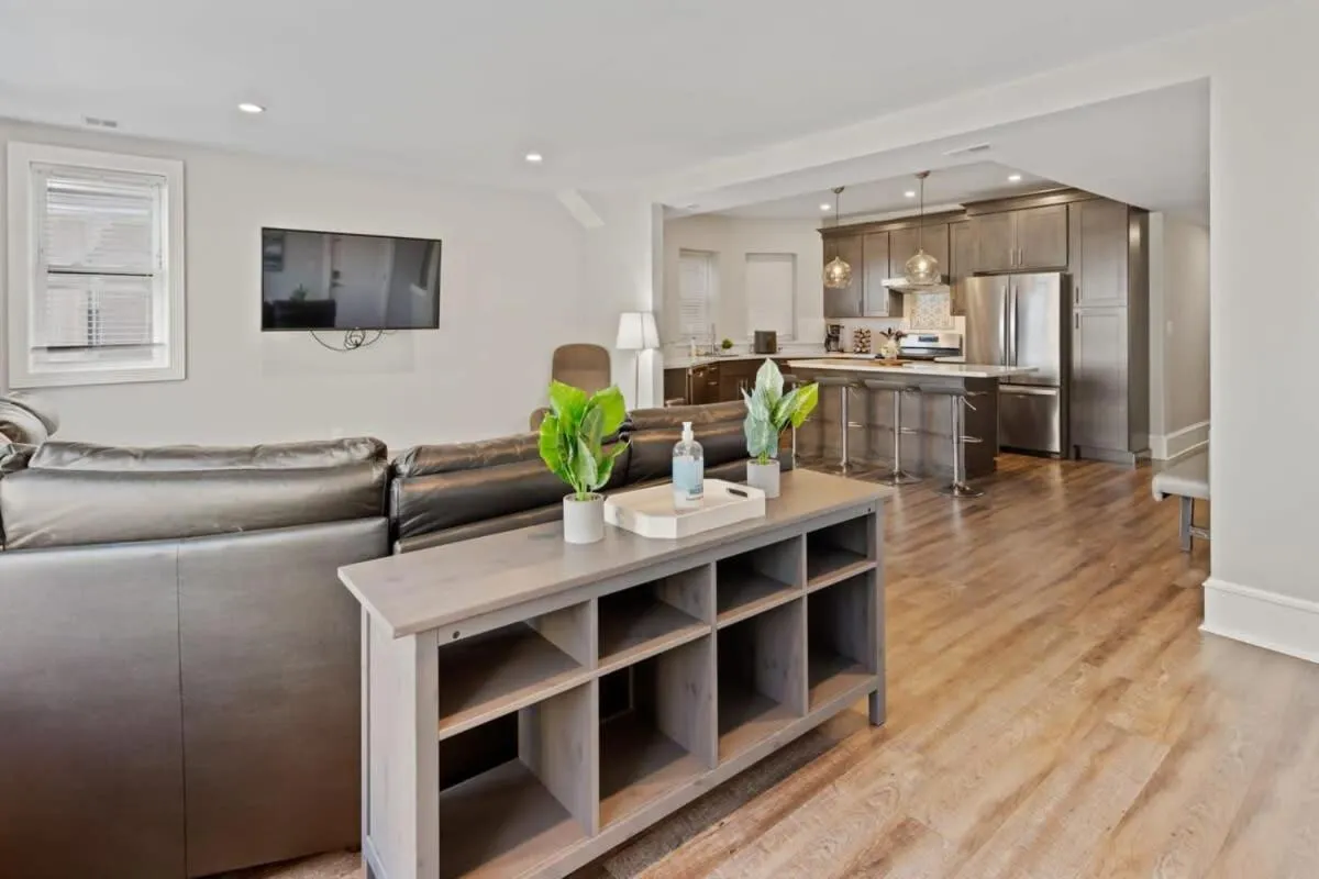 Steps from the Beach Spacious Modern 4BR 2BA Apt