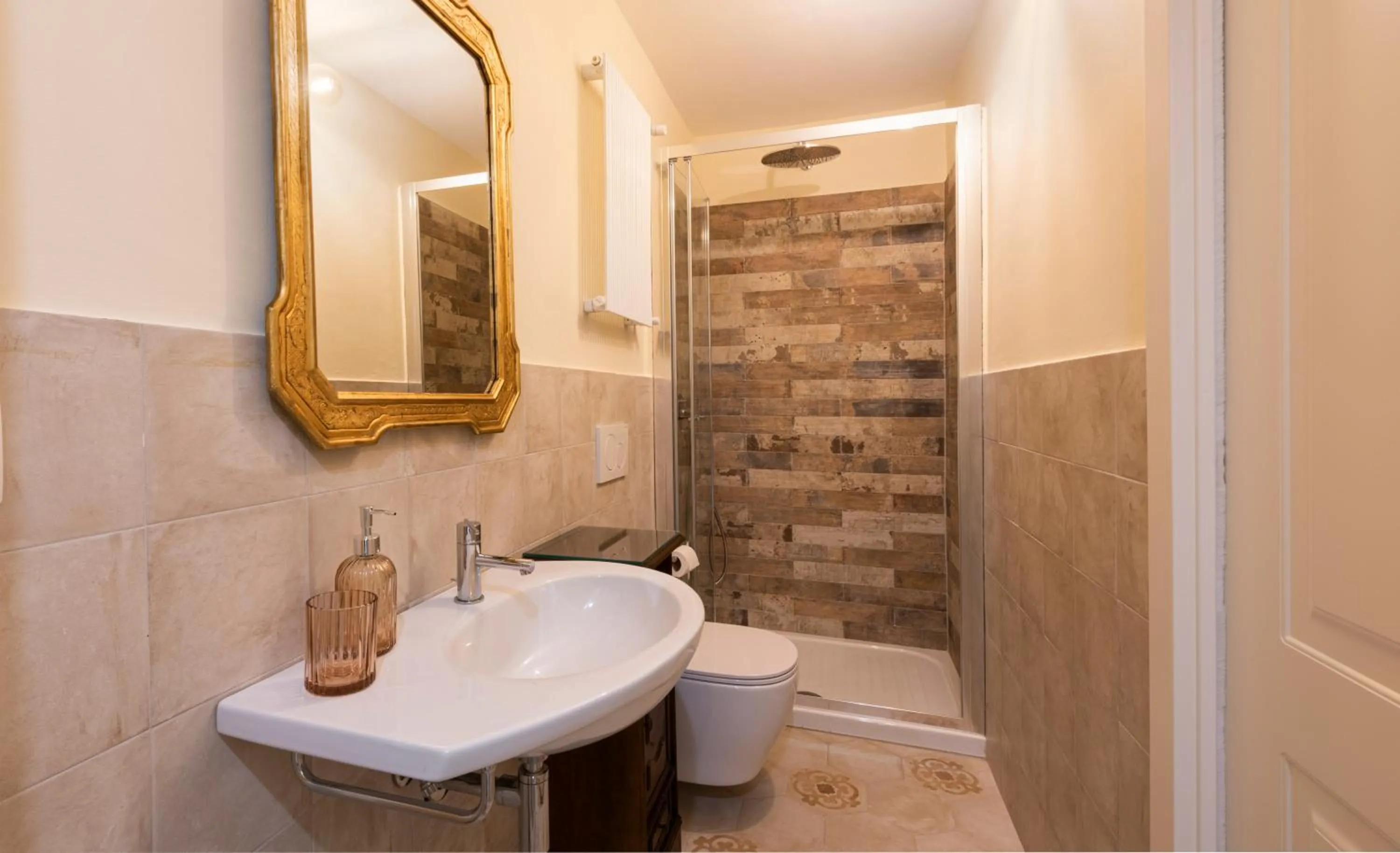 Shower in Casa Griselda by Mmega