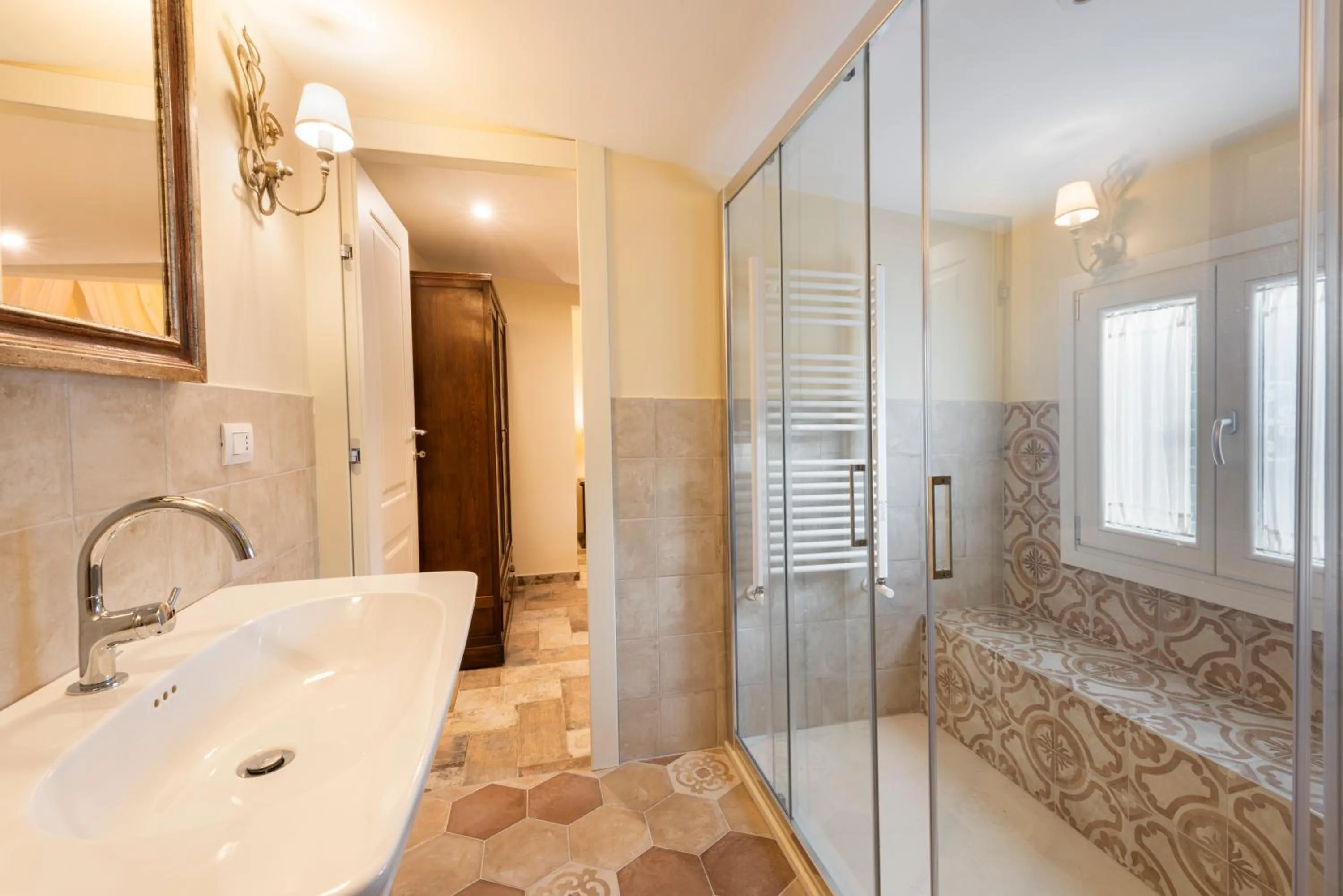 Shower in Casa Griselda by Mmega