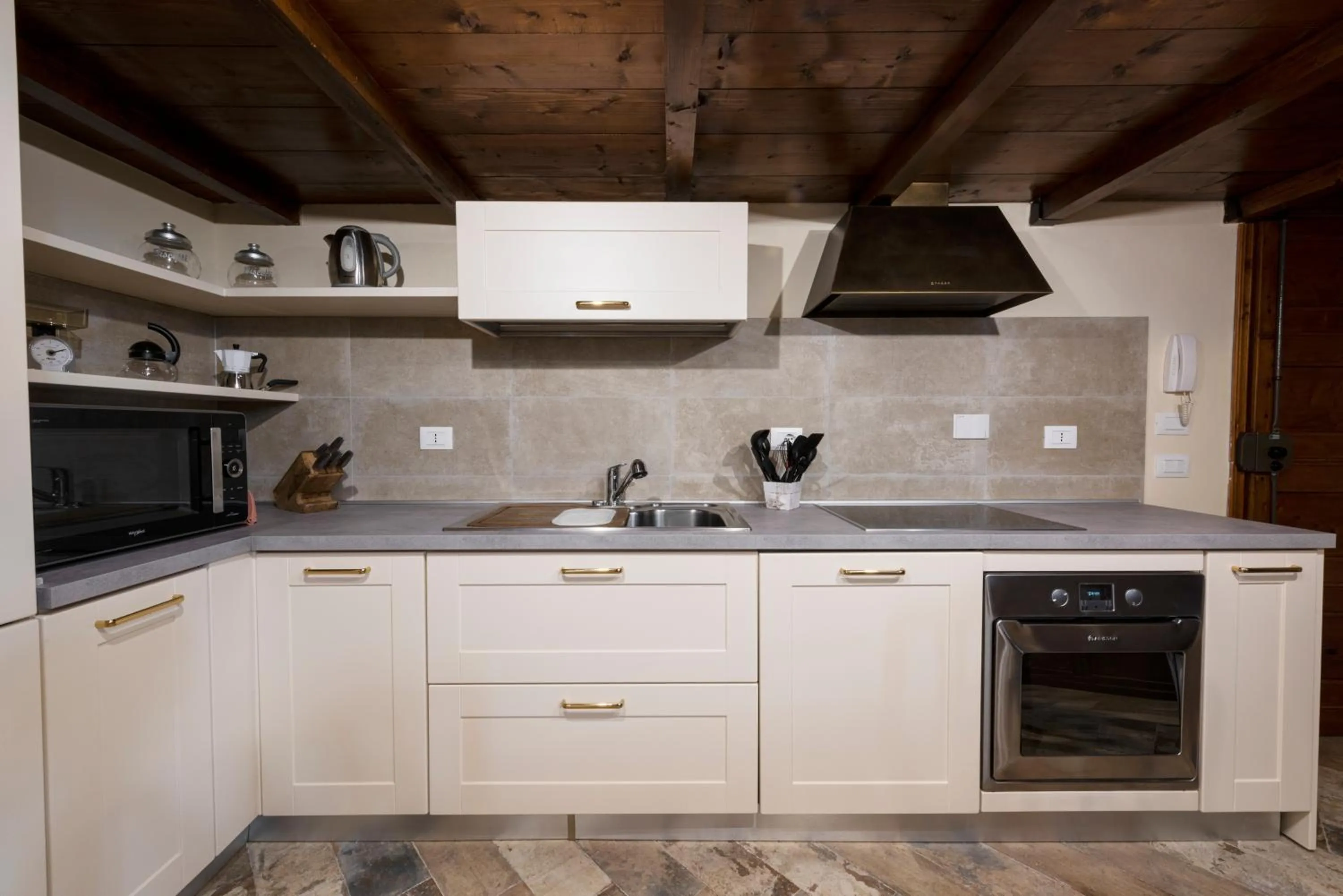 Kitchen or kitchenette in Casa Griselda by Mmega