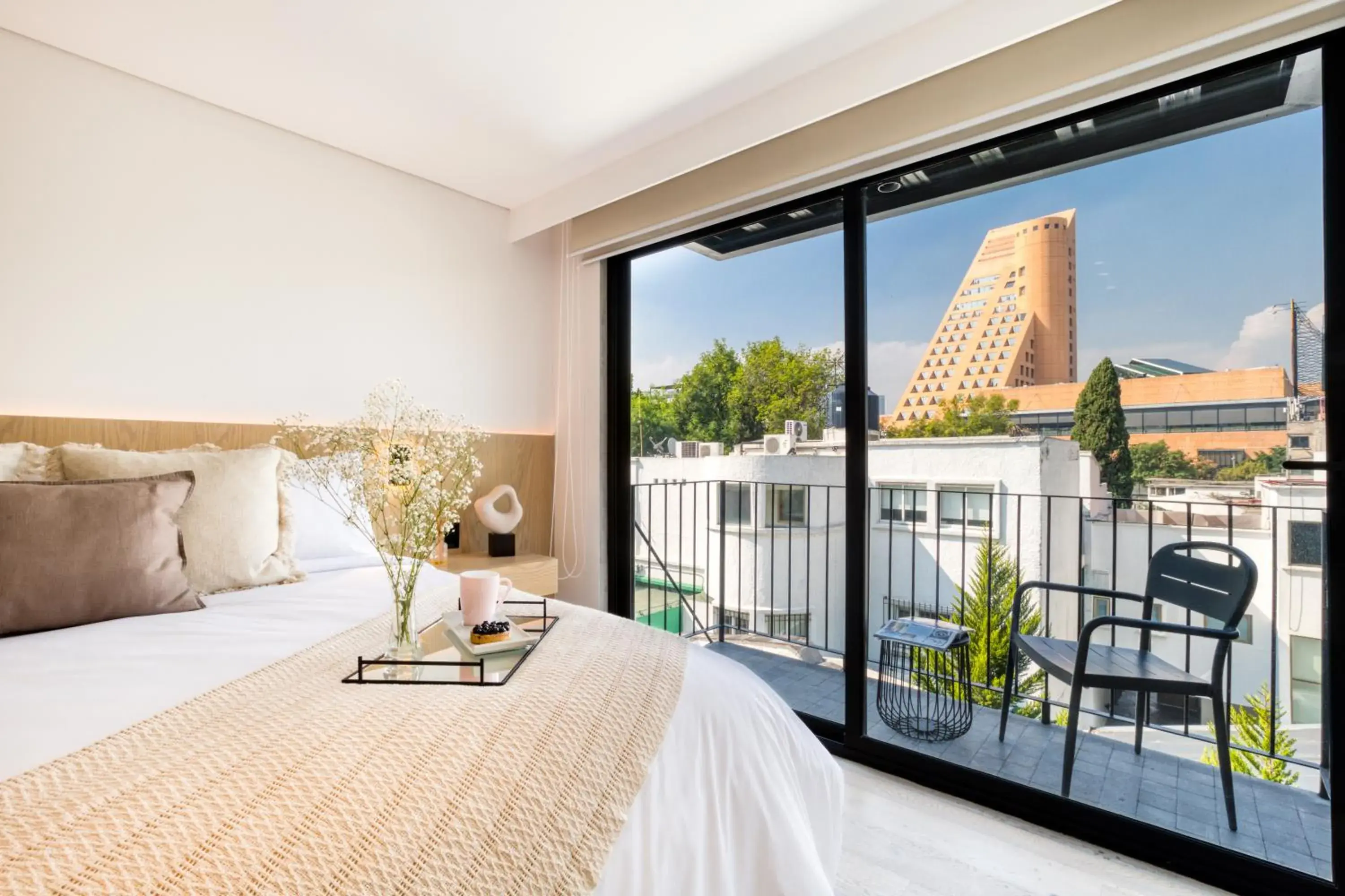 Superior Apartment with Balcony in ULIV Edgar Allan Poe Superior Apartment with Balcony in ULIV Edgar Allan Poe