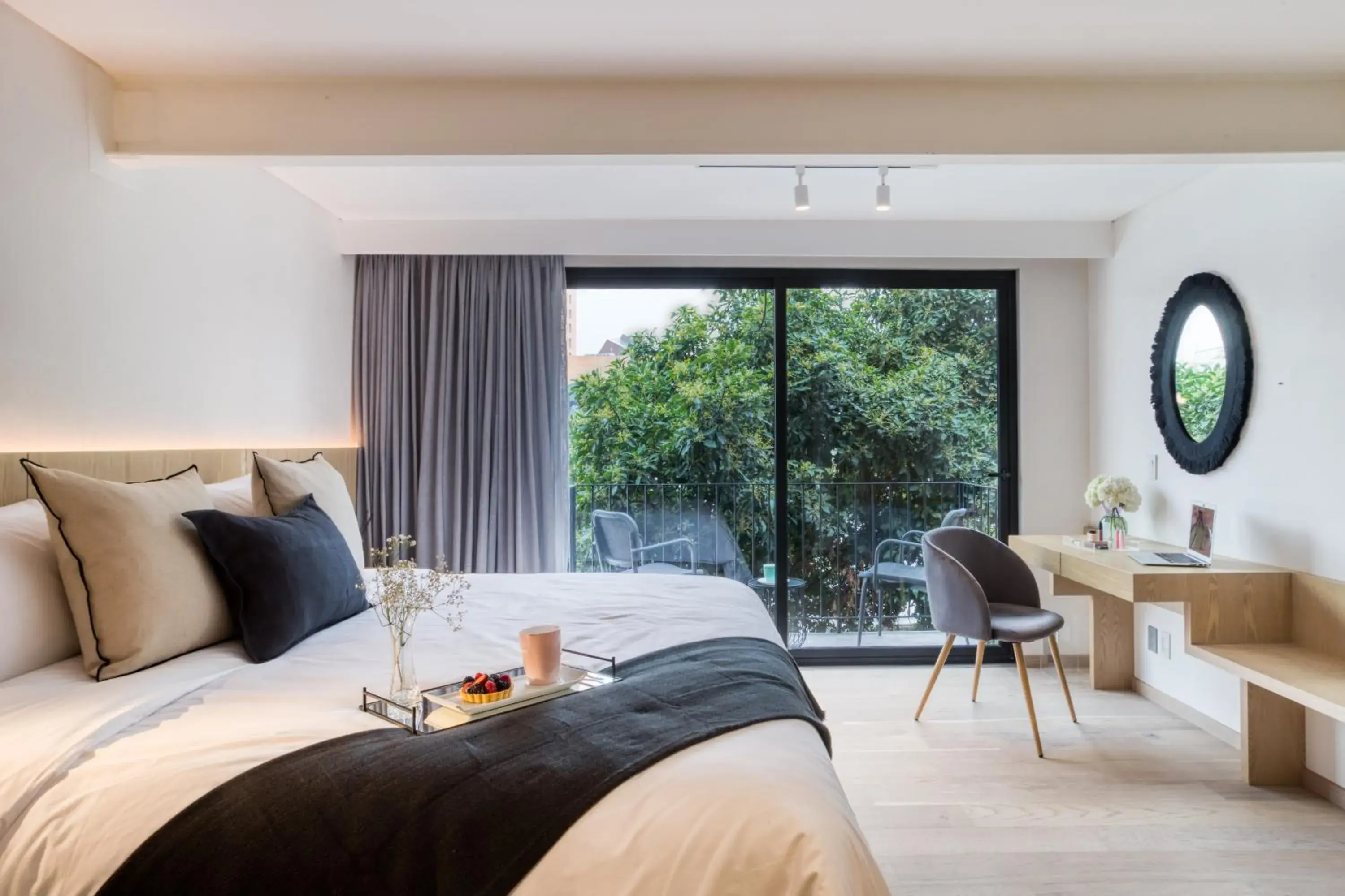 Apartment with Balcony in ULIV Edgar Allan Poe Apartment with Balcony in ULIV Edgar Allan Poe