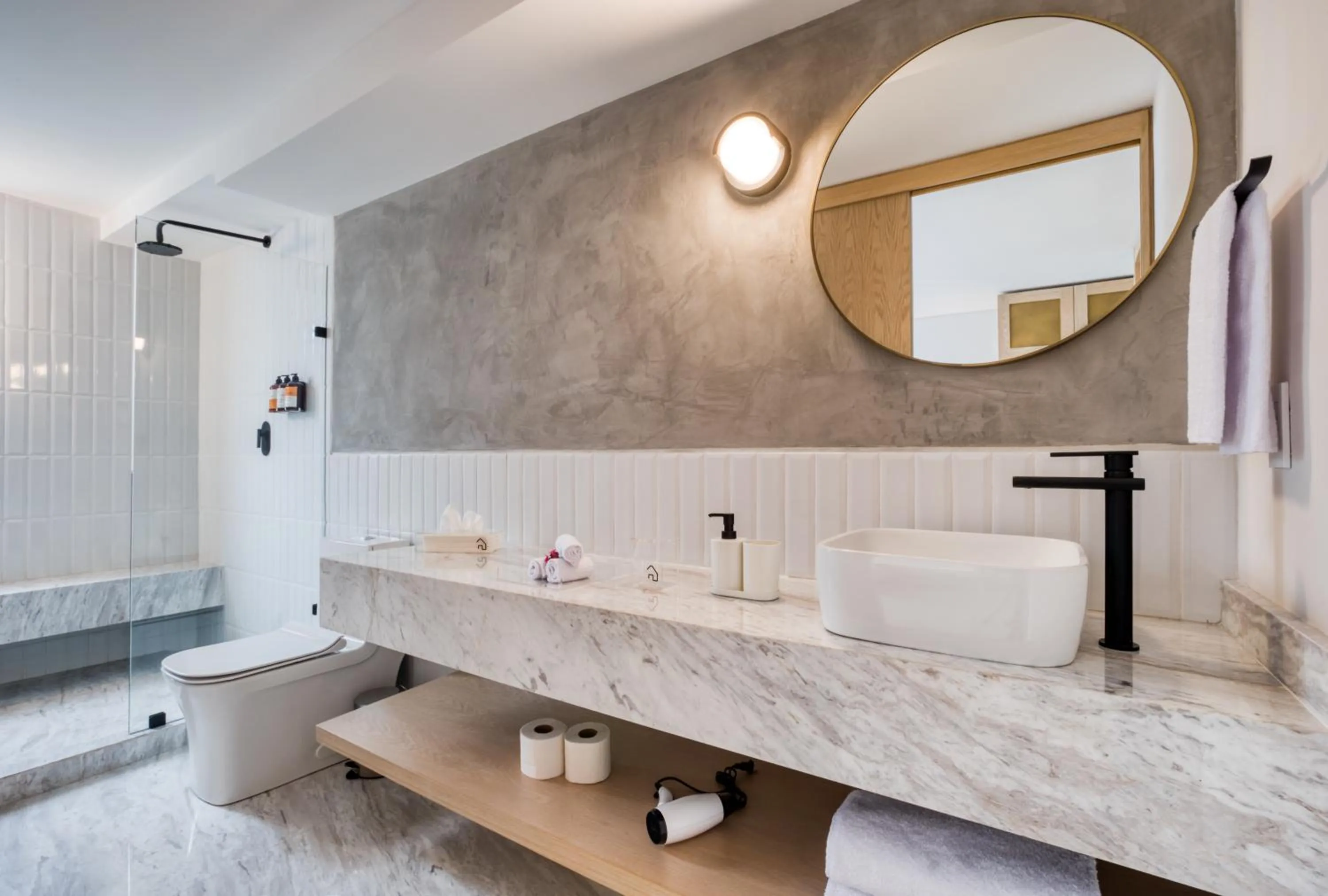 Shower in ULIV Edgar Allan Poe