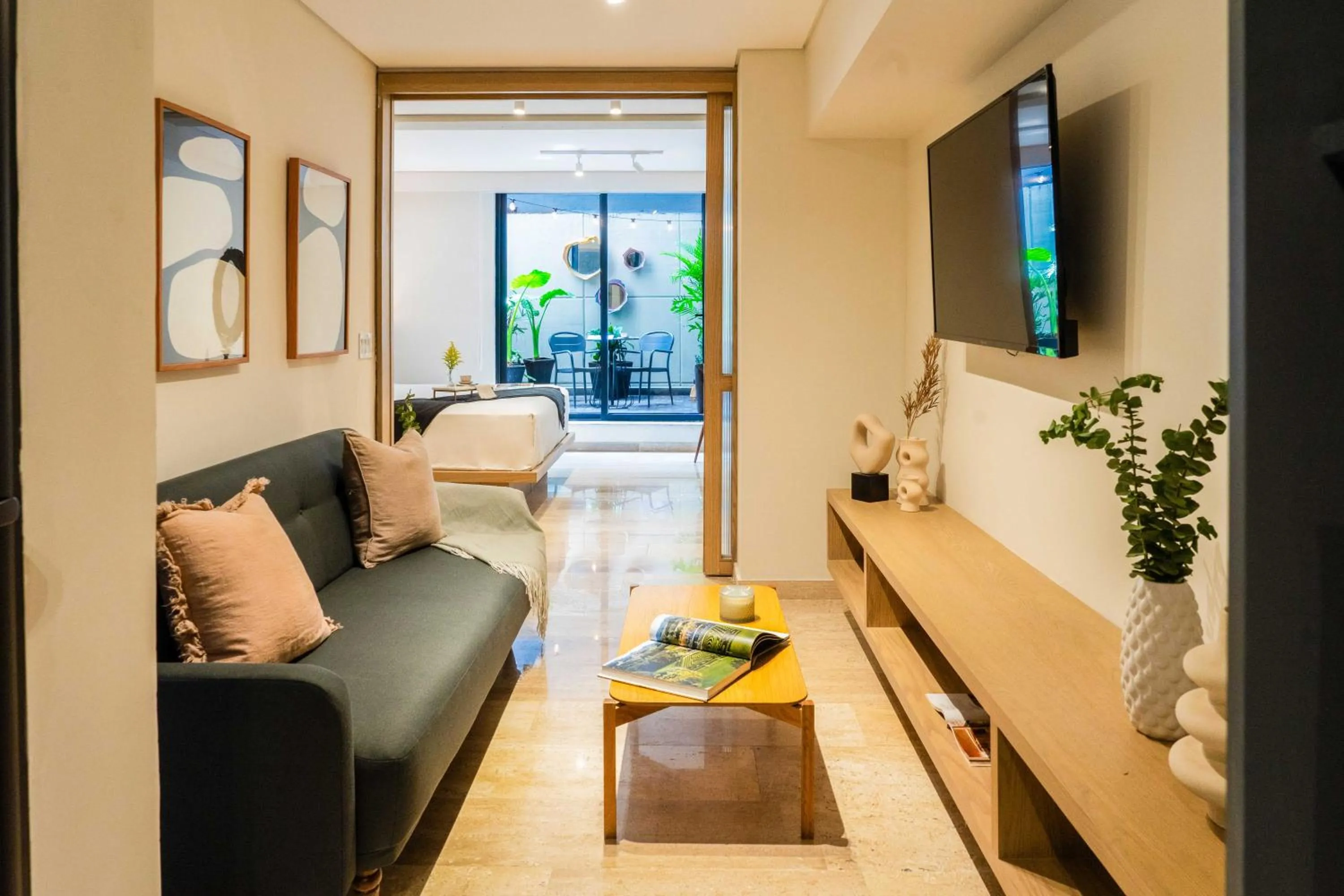 TV and multimedia in ULIV Edgar Allan Poe