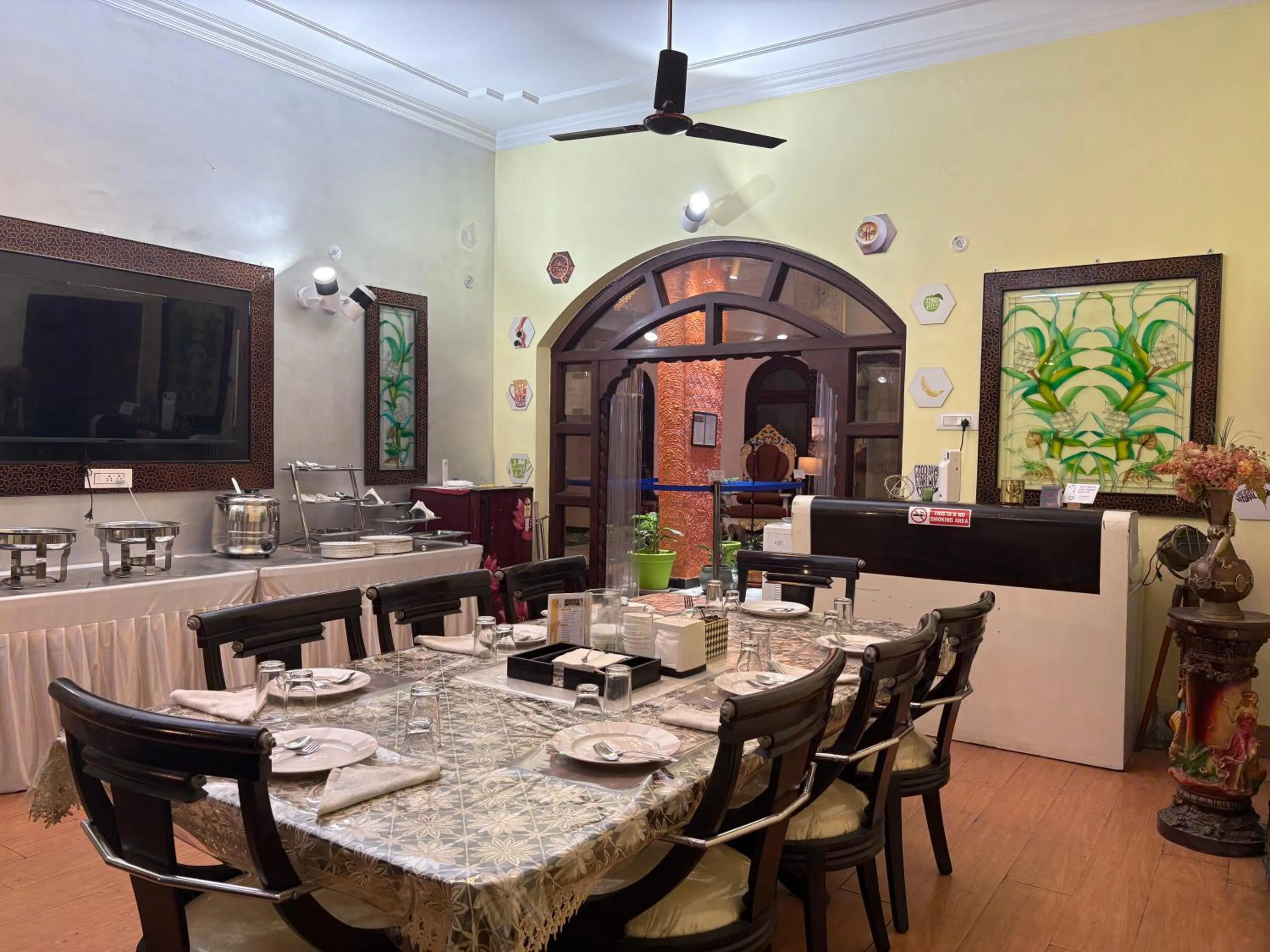Restaurant/places to eat in SOLITUDE, The Boutique Hotel- Premium & Corporate Friendly
