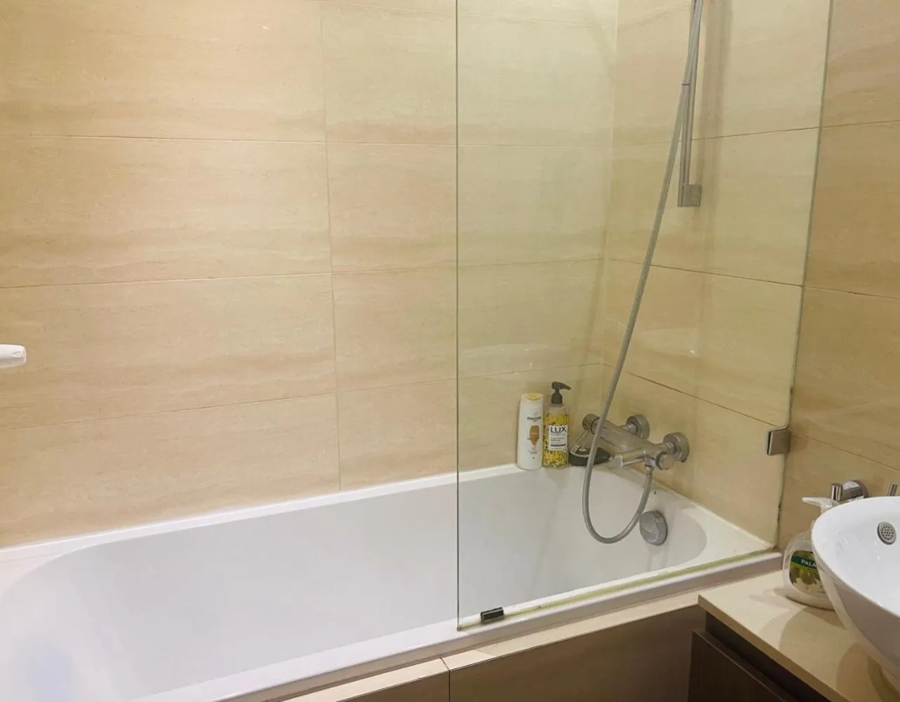 Shower in City Centre Platinum Towers Apartment