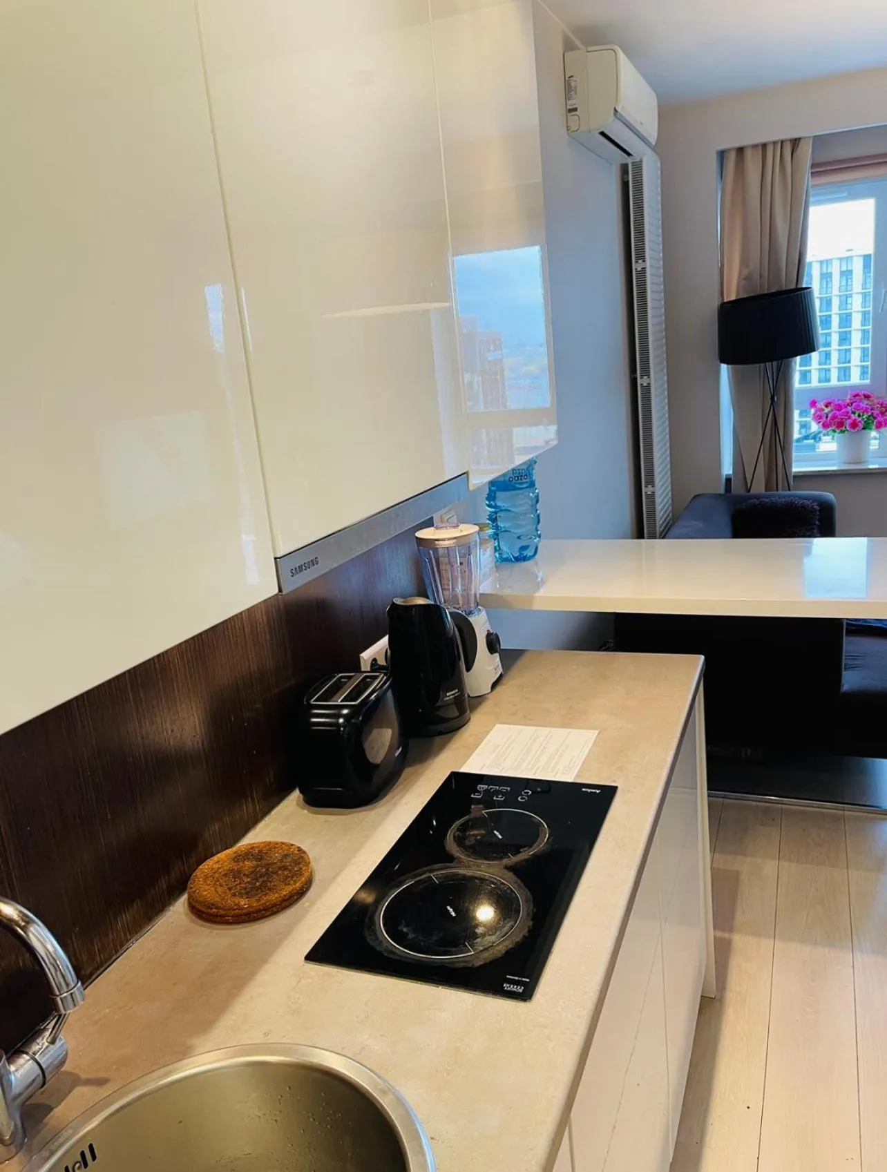 Kitchen or kitchenette in City Centre Platinum Towers Apartment