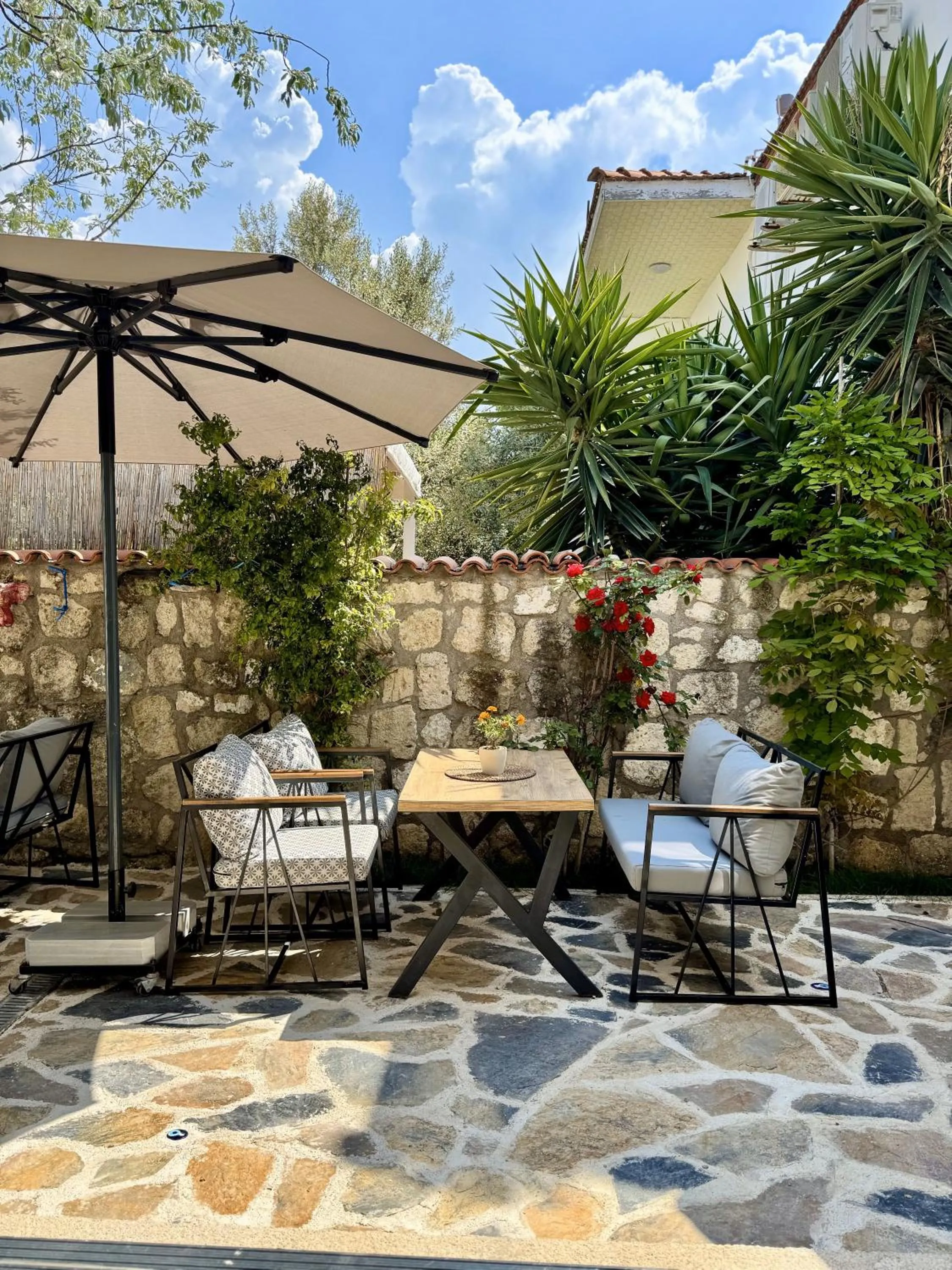 Property building in Sulty's Avlu