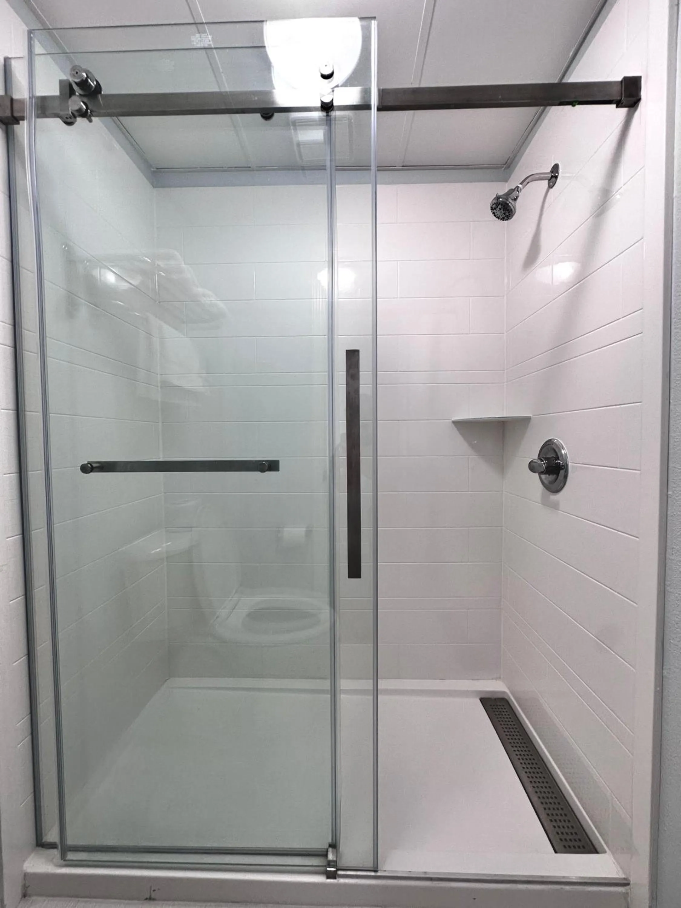 Shower in Sylvester Inn