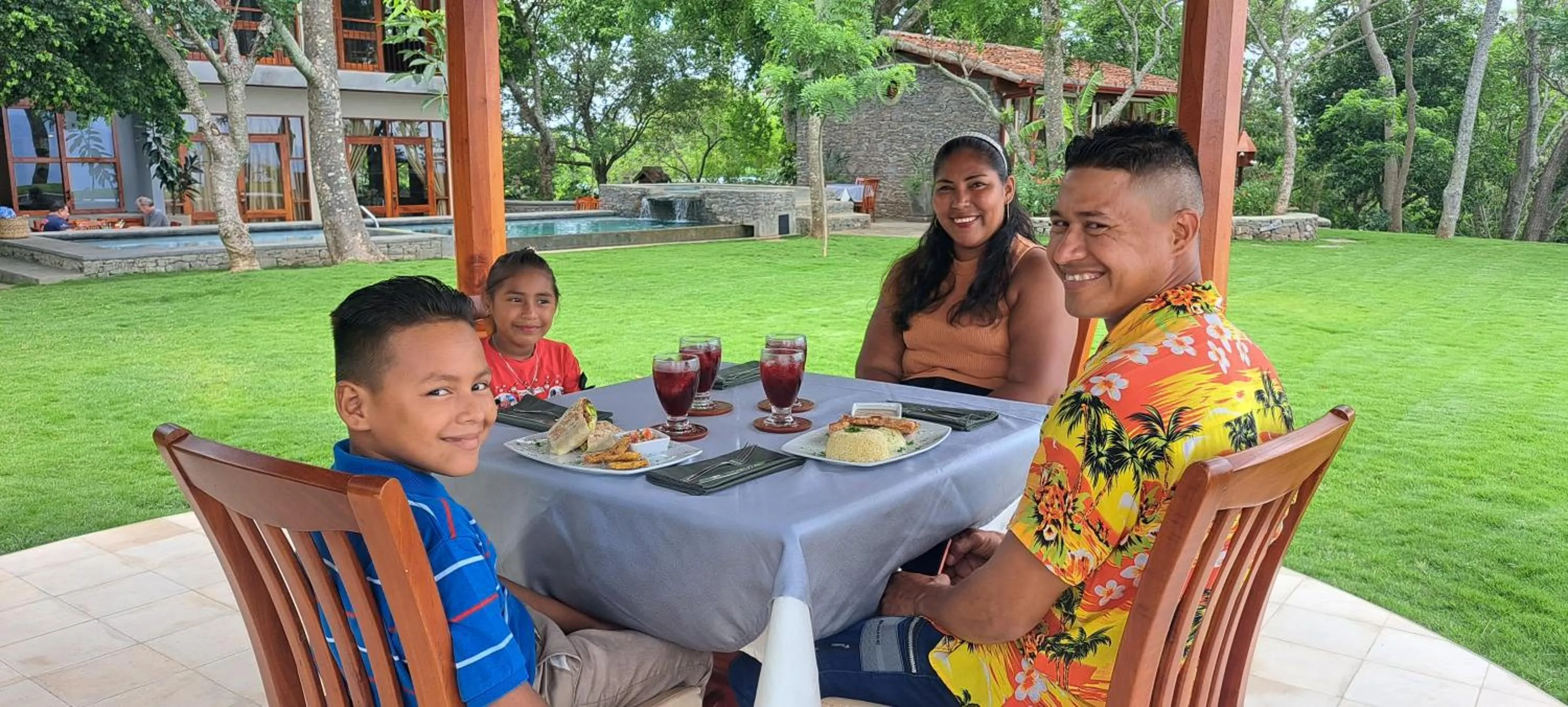 People in El Guayacán
