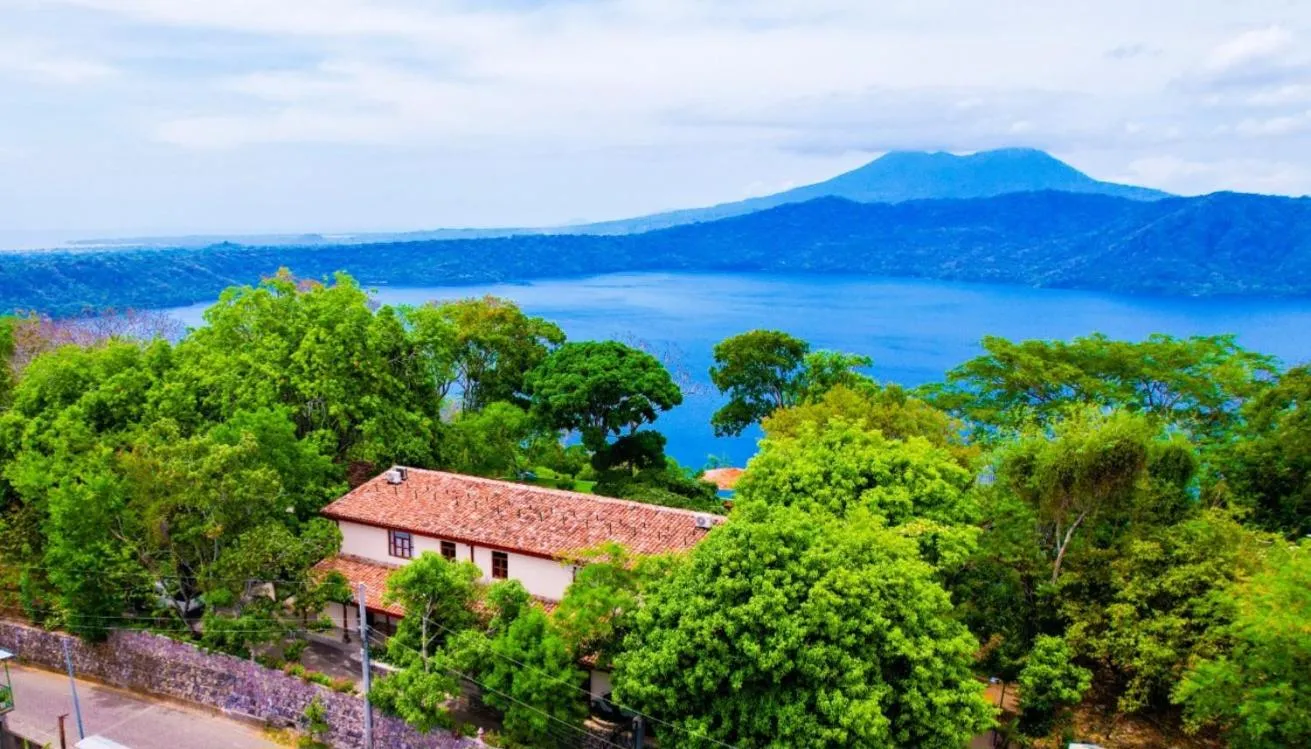 Property building in El Guayacán