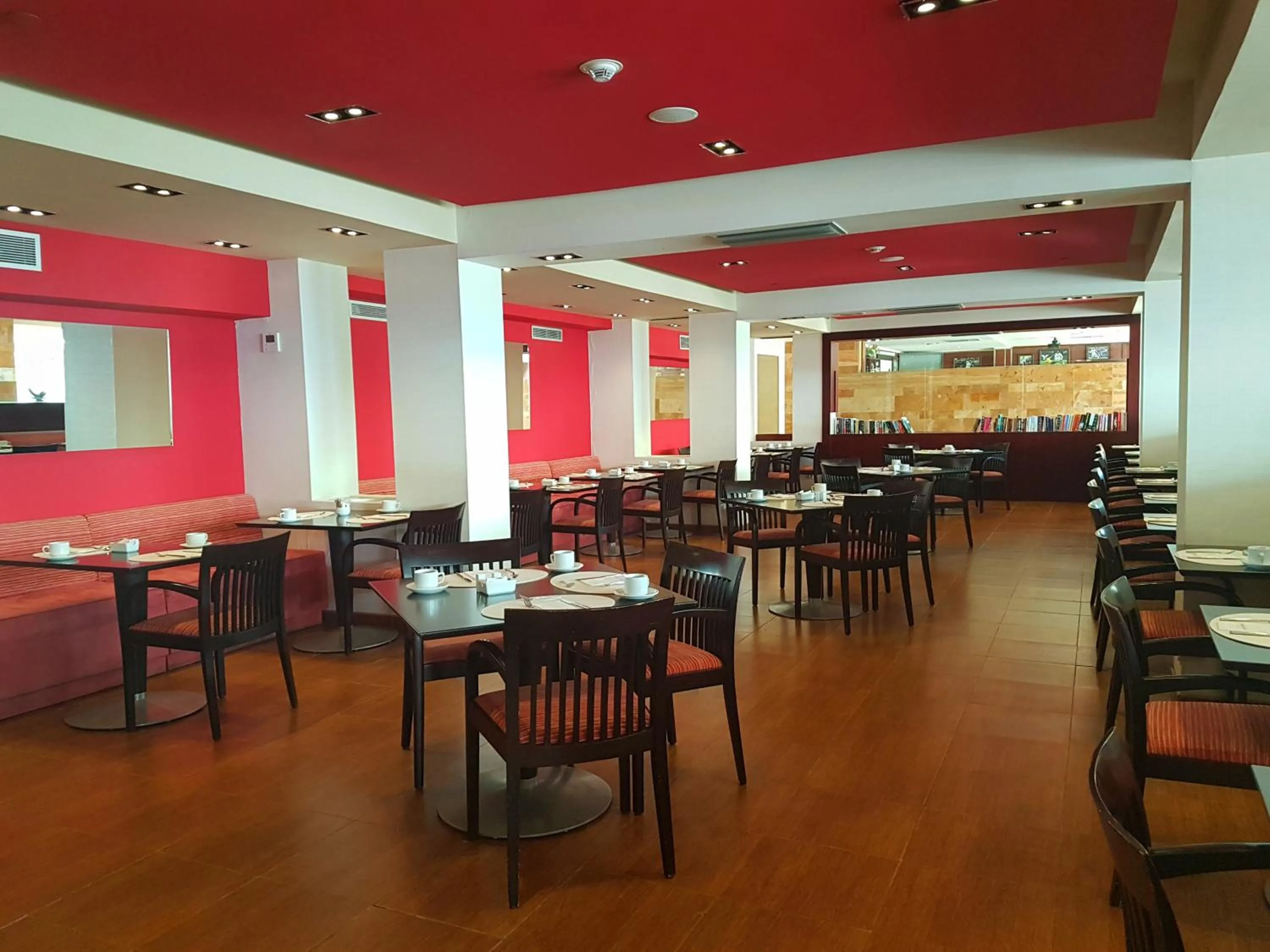 Restaurant/places to eat in Gran Hotel Guadalpín Banus