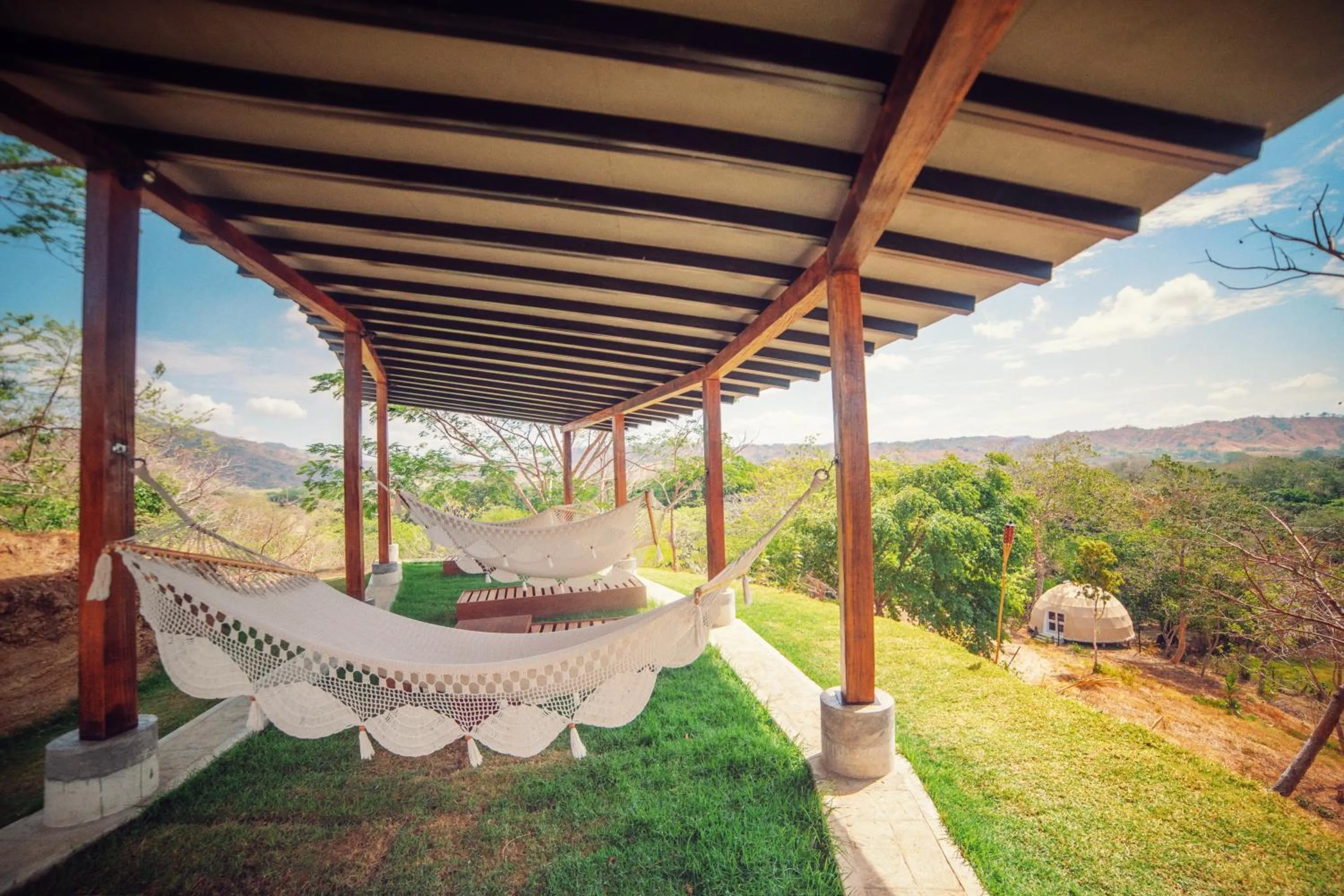 Restaurant/places to eat in Alaya Yoga & Surf & Retreat