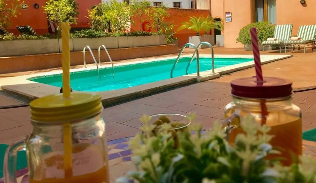 Swimming pool in Izan Trujillo