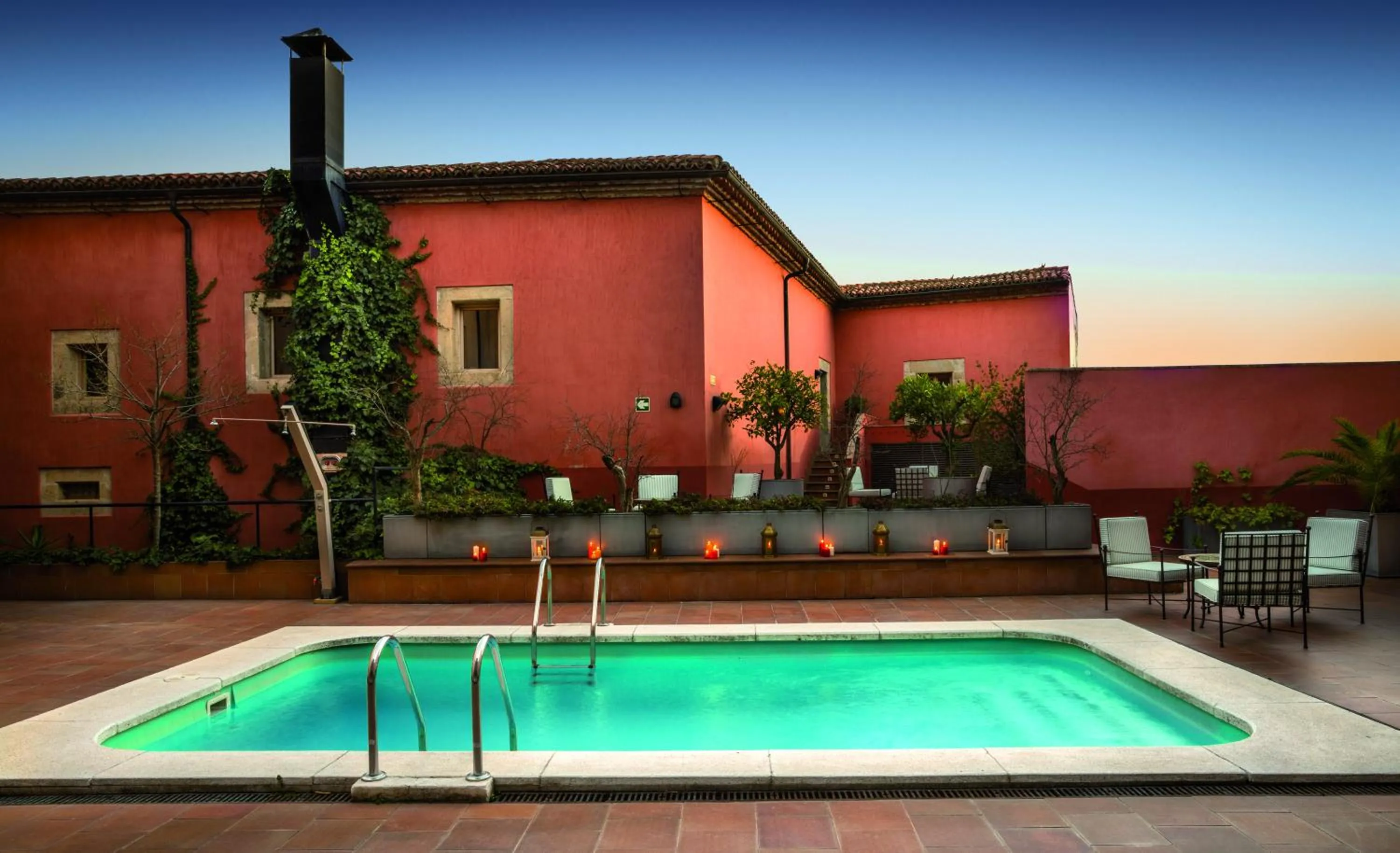 Swimming pool in Izan Trujillo