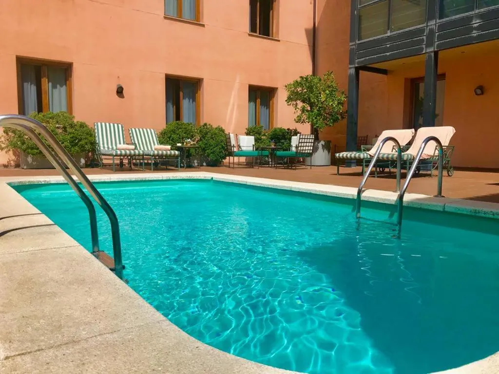 Swimming pool in Izan Trujillo