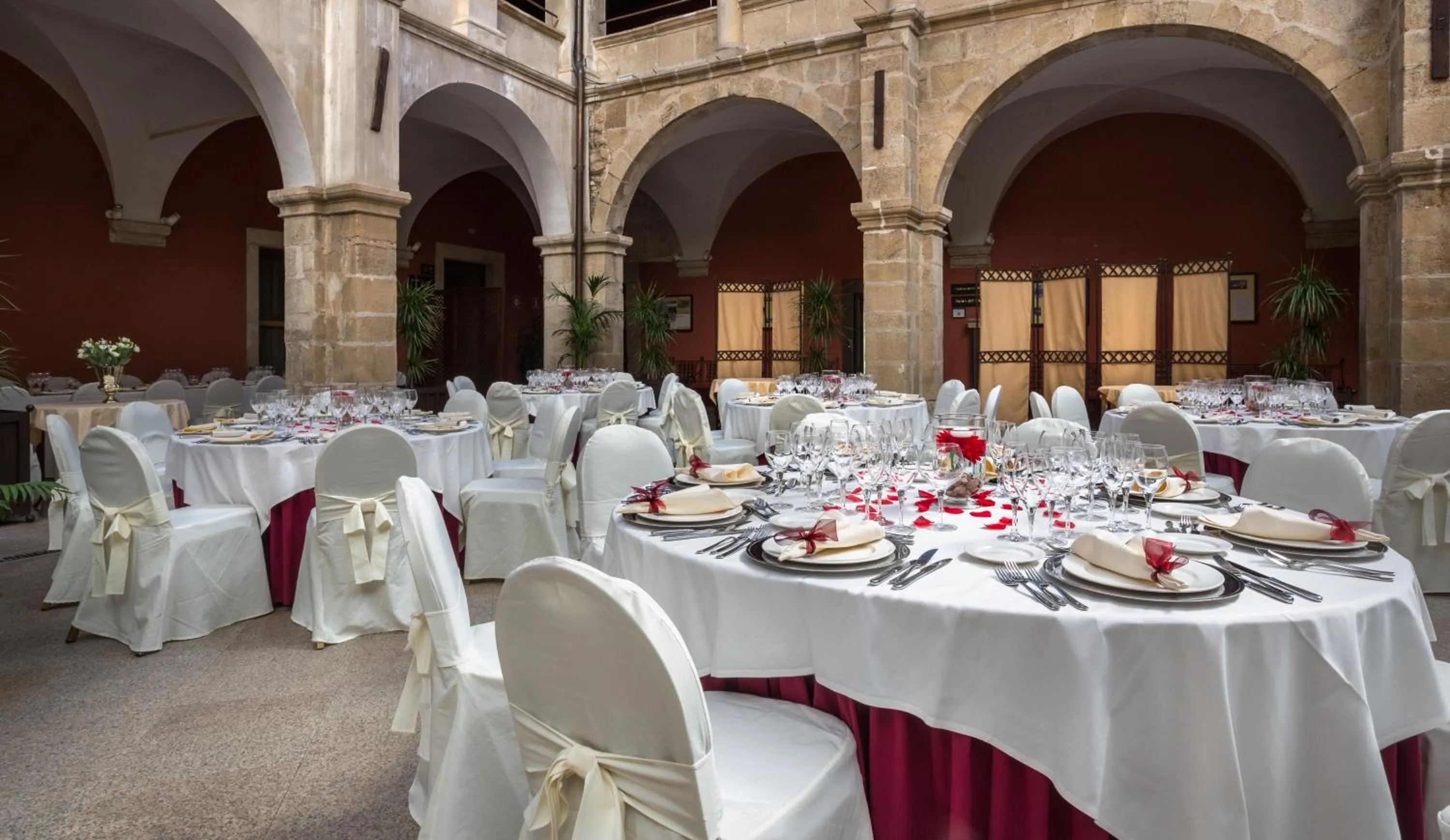 Banquet/Function facilities in Izan Trujillo