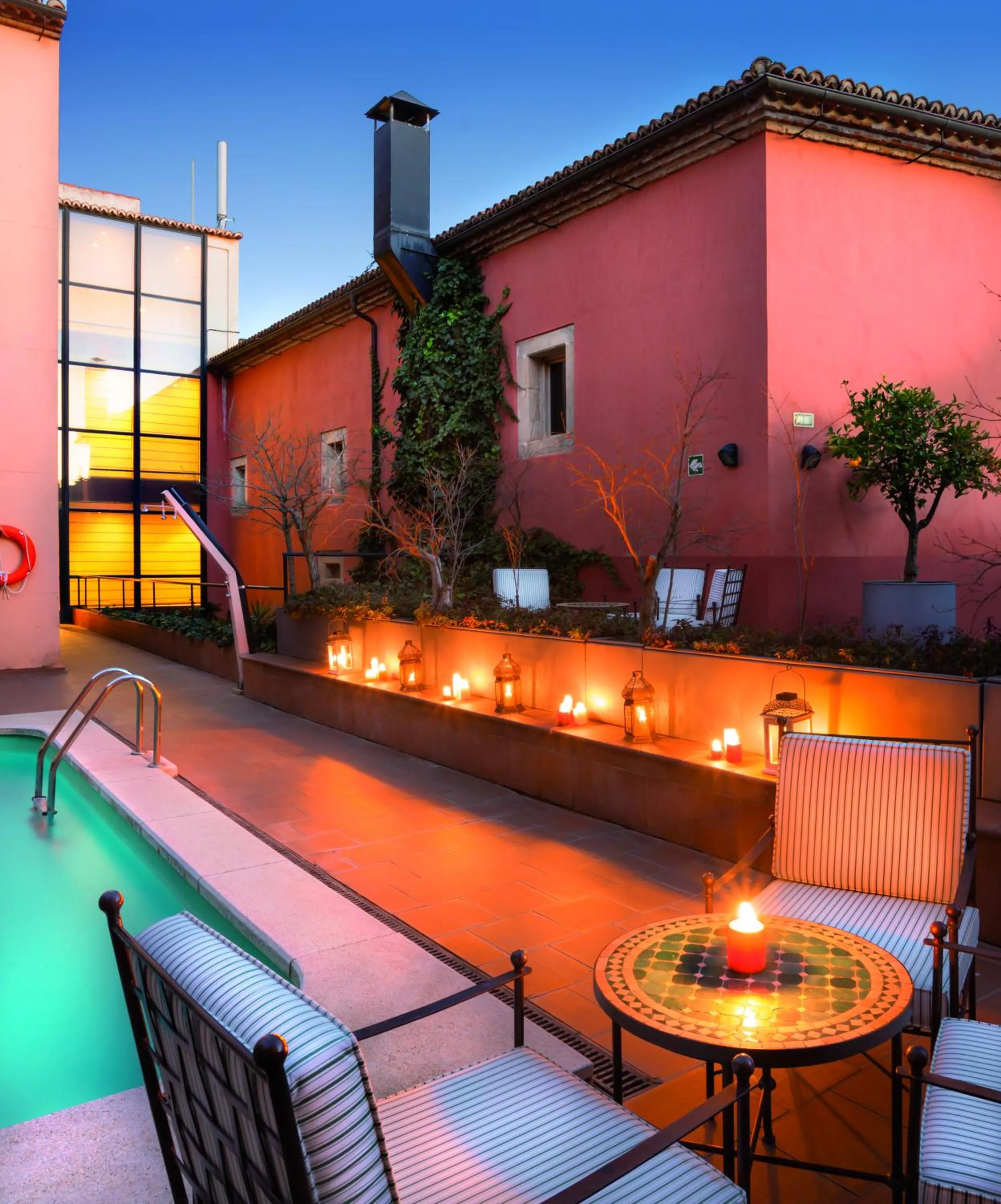 Swimming pool in Izan Trujillo