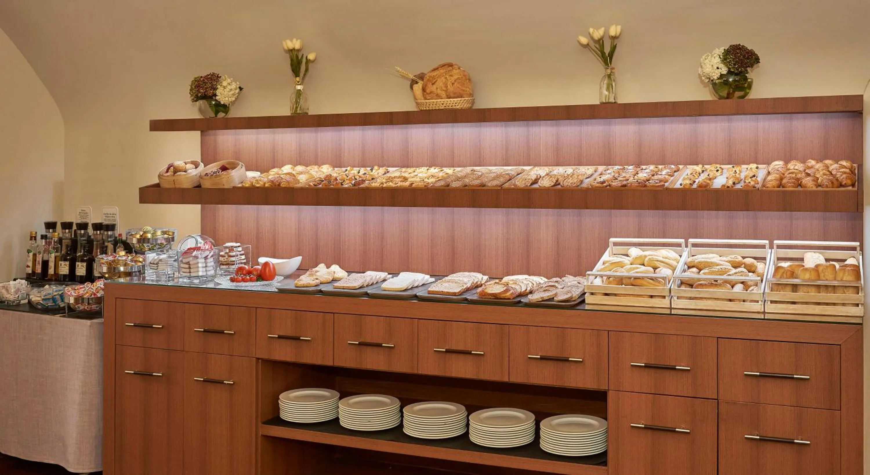 Breakfast in NH Collection Cáceres Palacio de Oquendo