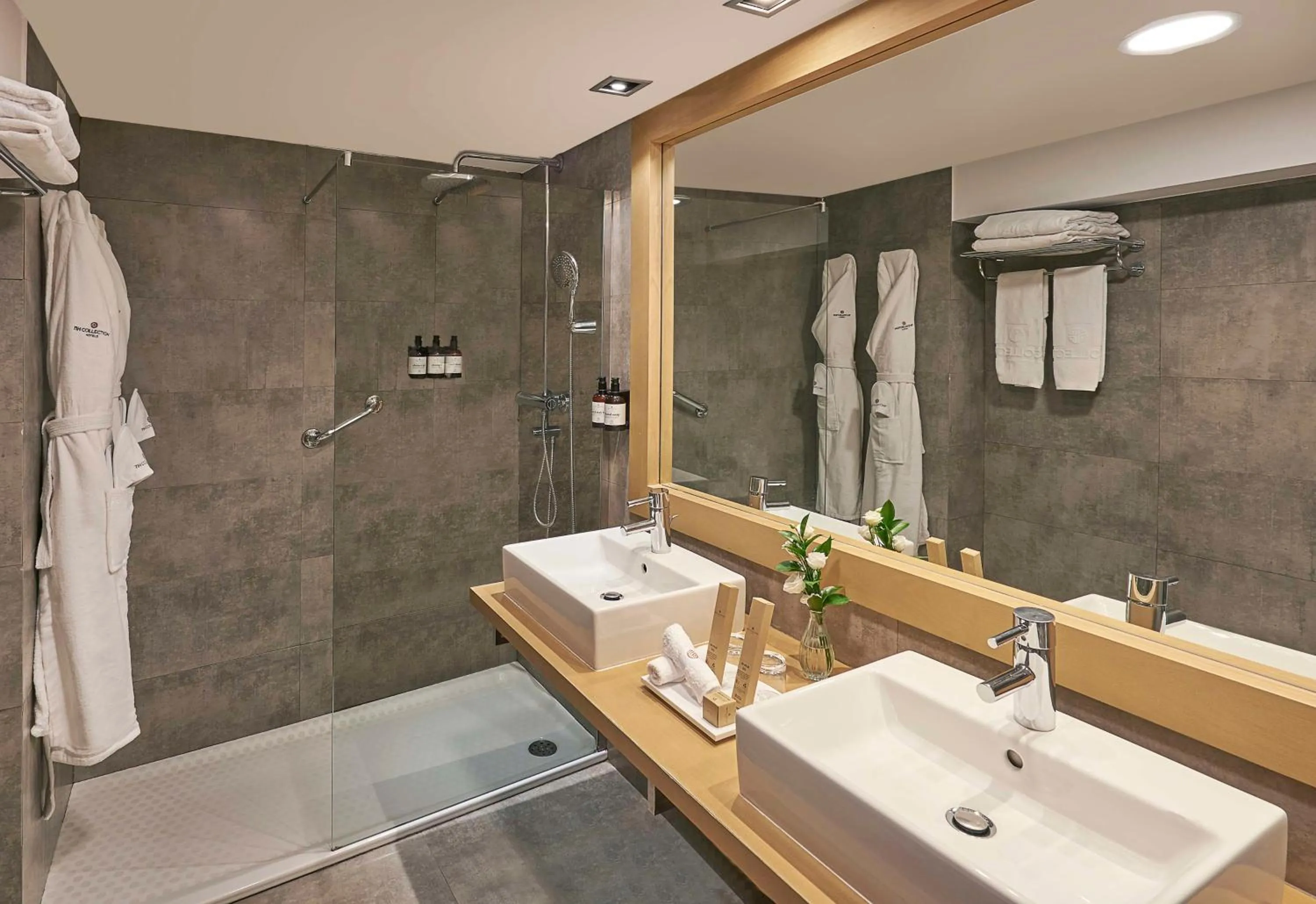 Bedroom in NH Collection Cáceres Palacio de Oquendo