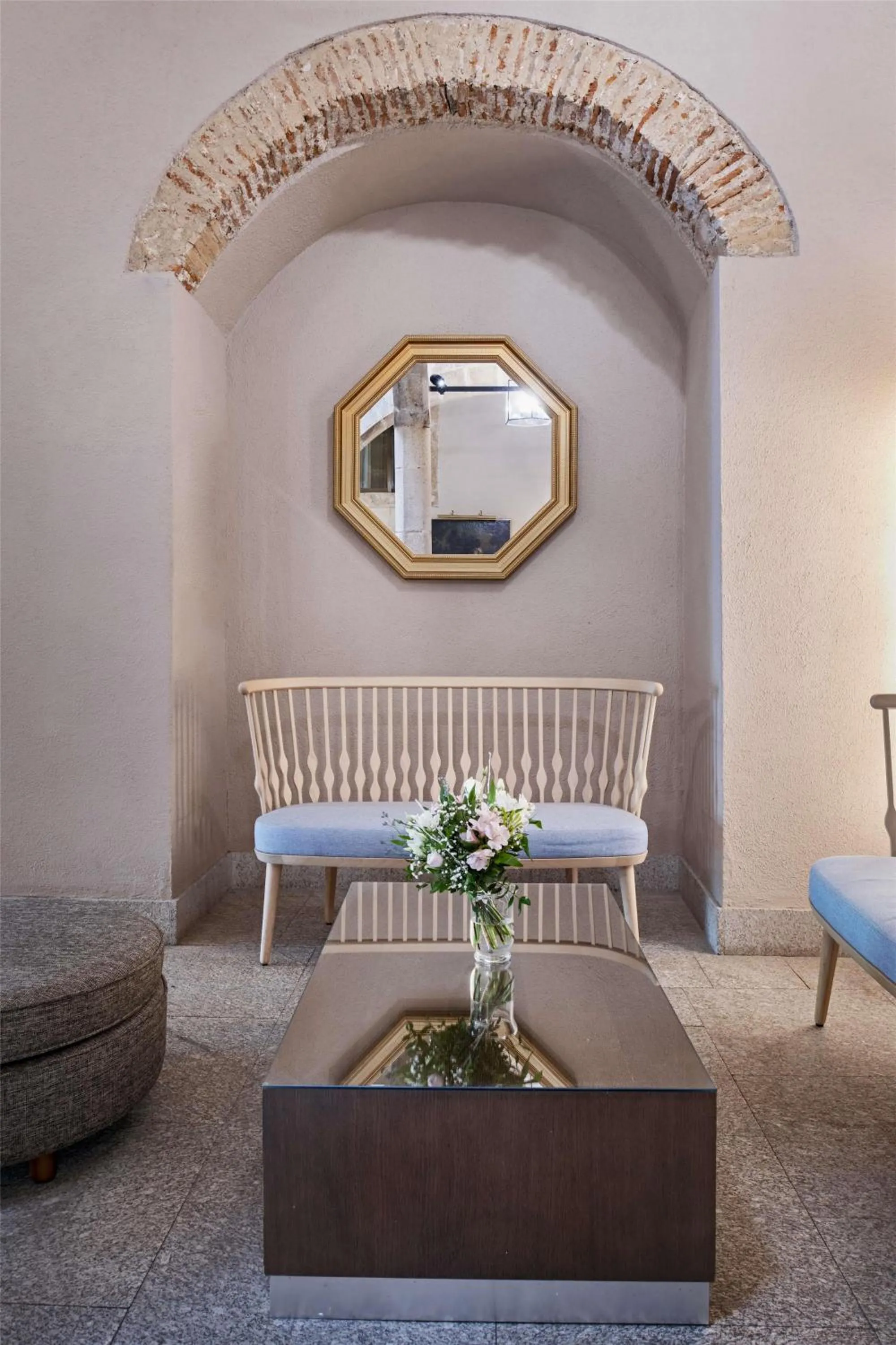 Lobby or reception in NH Collection Cáceres Palacio de Oquendo