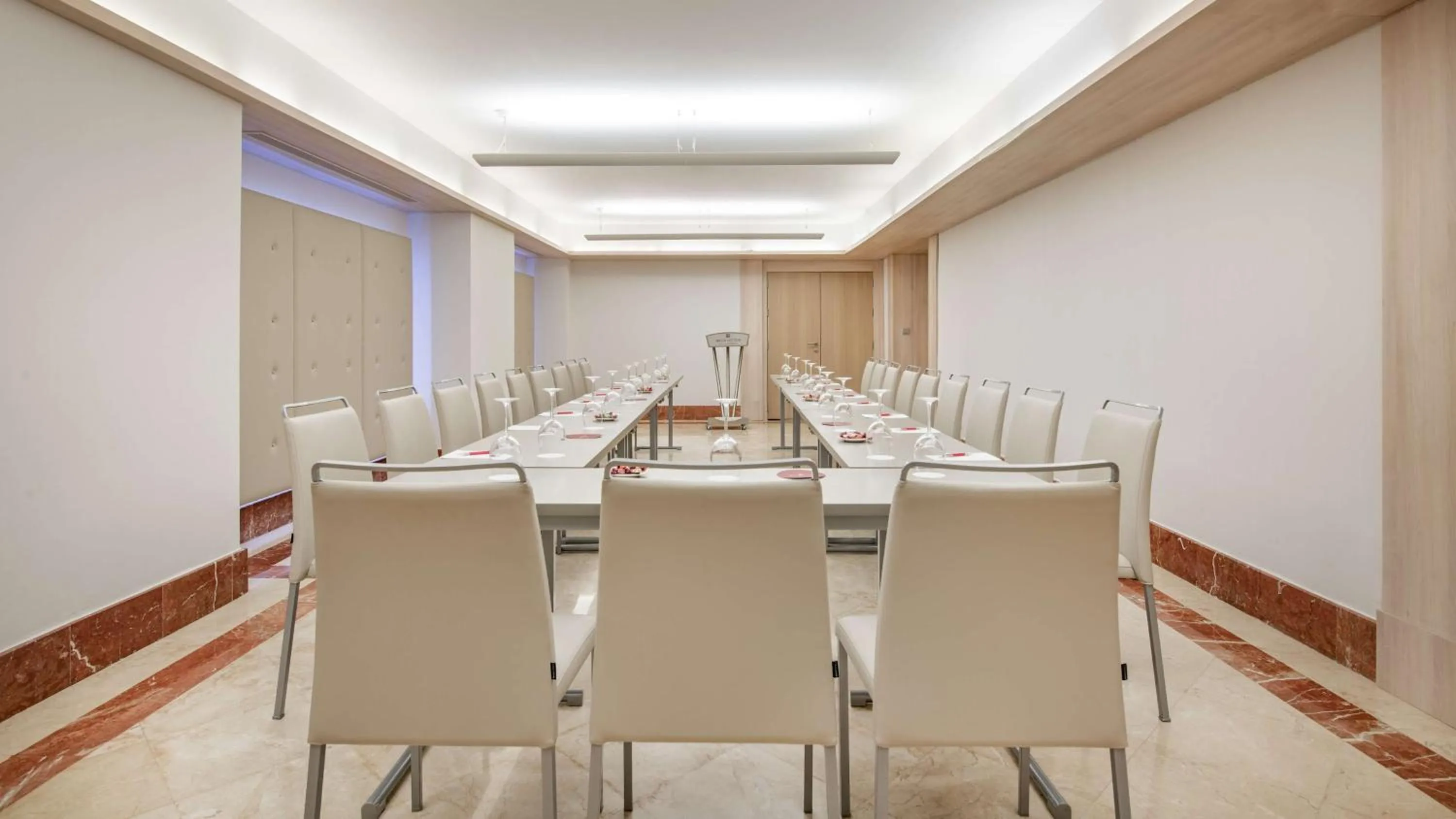 Meeting/conference room in NH Collection Cáceres Palacio de Oquendo