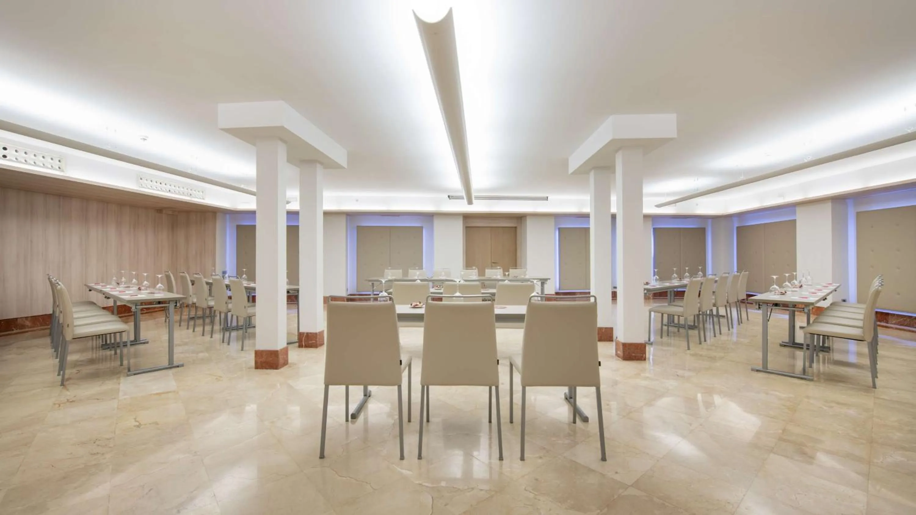 Meeting/conference room in NH Collection Cáceres Palacio de Oquendo