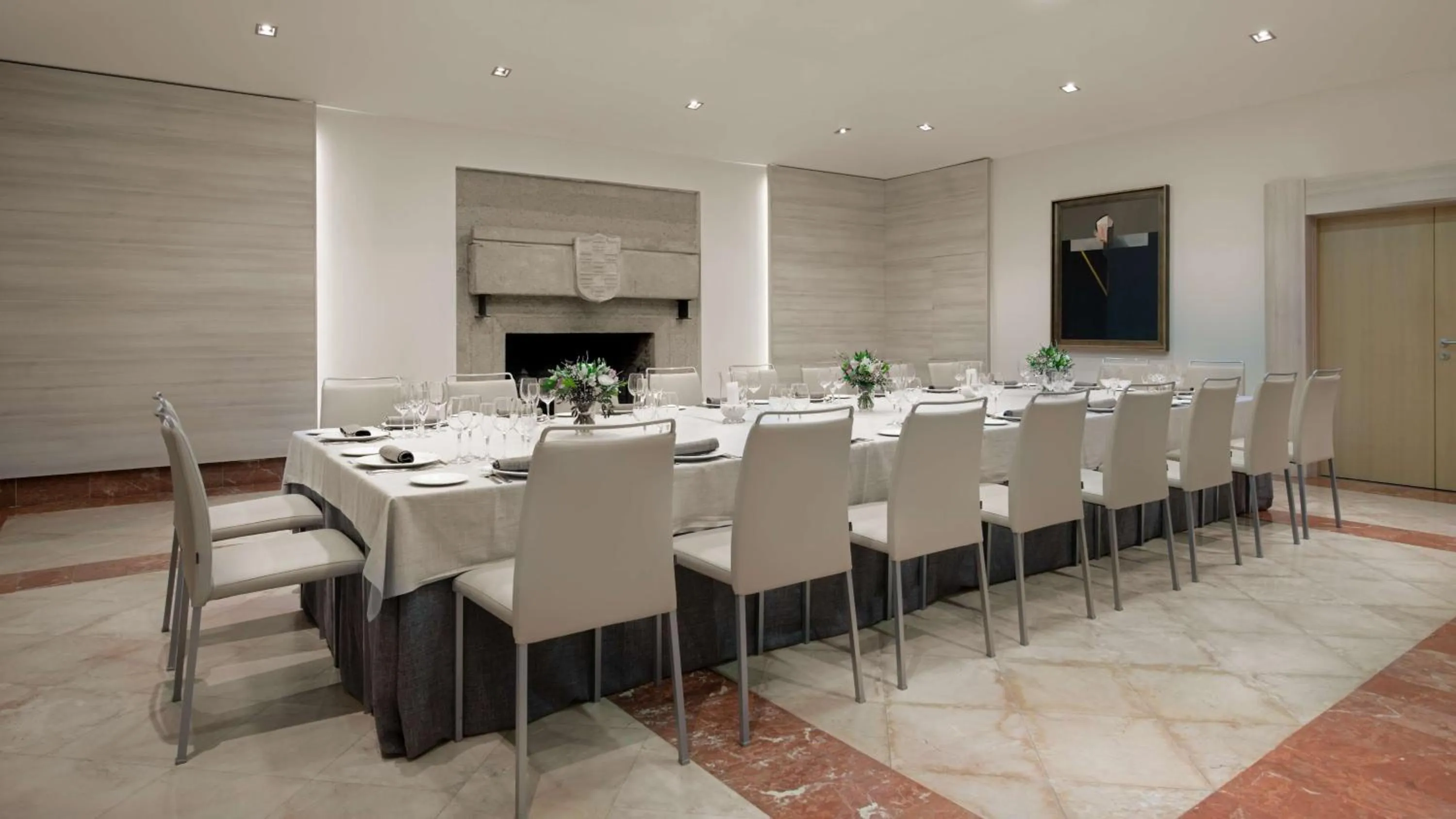 Meeting/conference room in NH Collection Cáceres Palacio de Oquendo