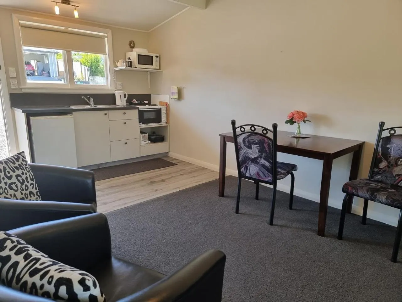 Kitchen or kitchenette in Cheviot Motels, Cabins and Camp