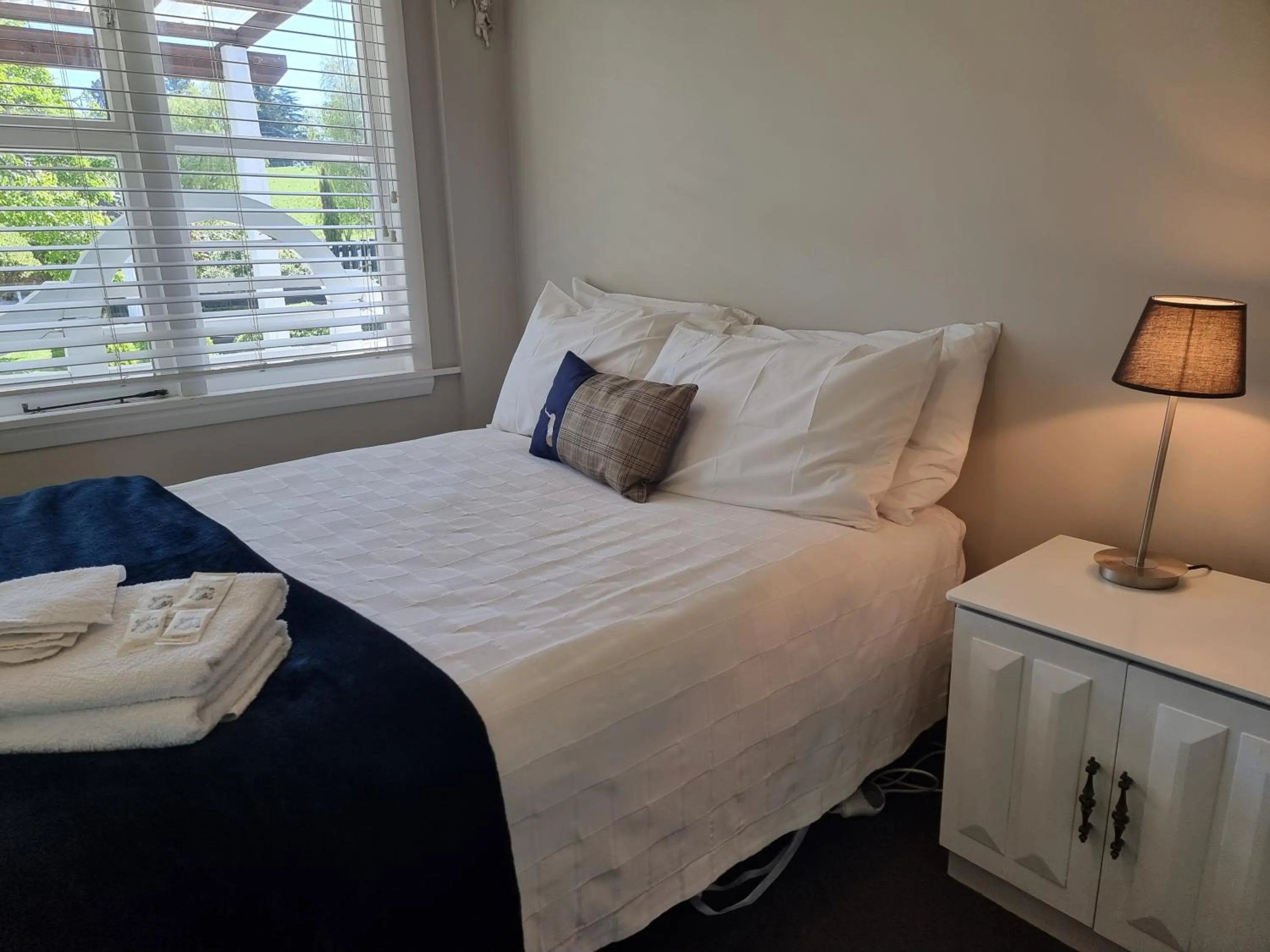 Bed in Cheviot Motels, Cabins and Camp