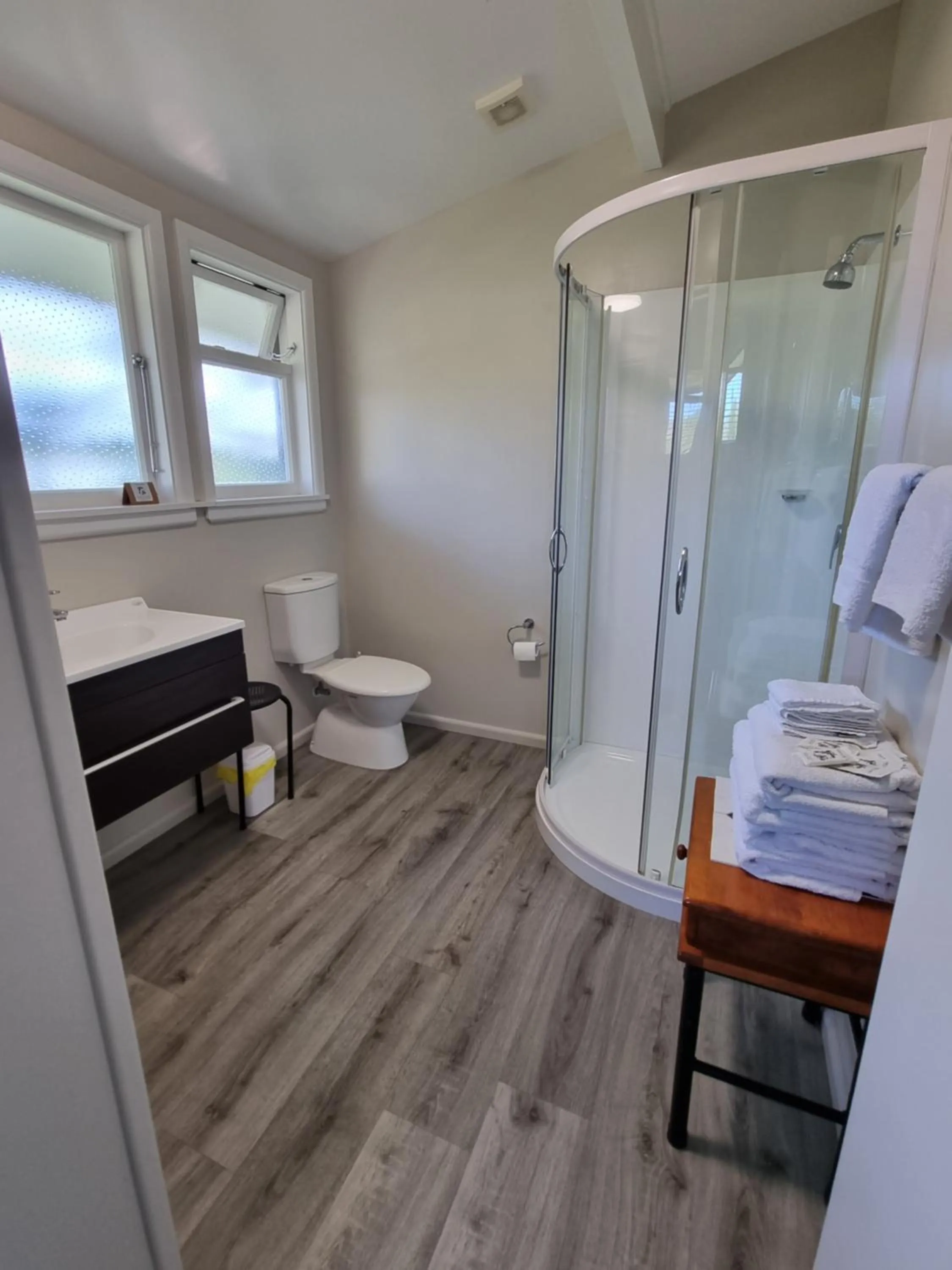 Bathroom in Cheviot Motels, Cabins and Camp