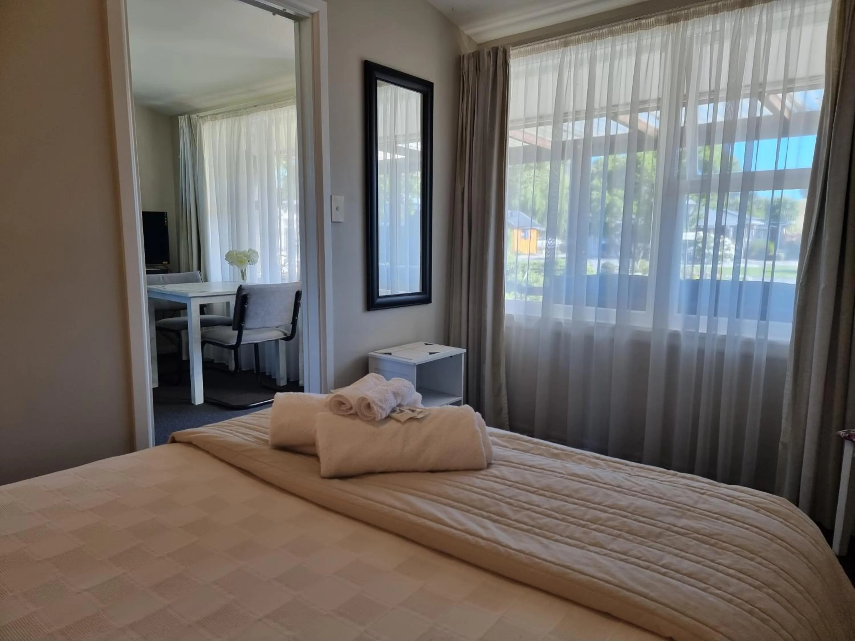 Bedroom, Bed in Cheviot Motels, Cabins and Camp