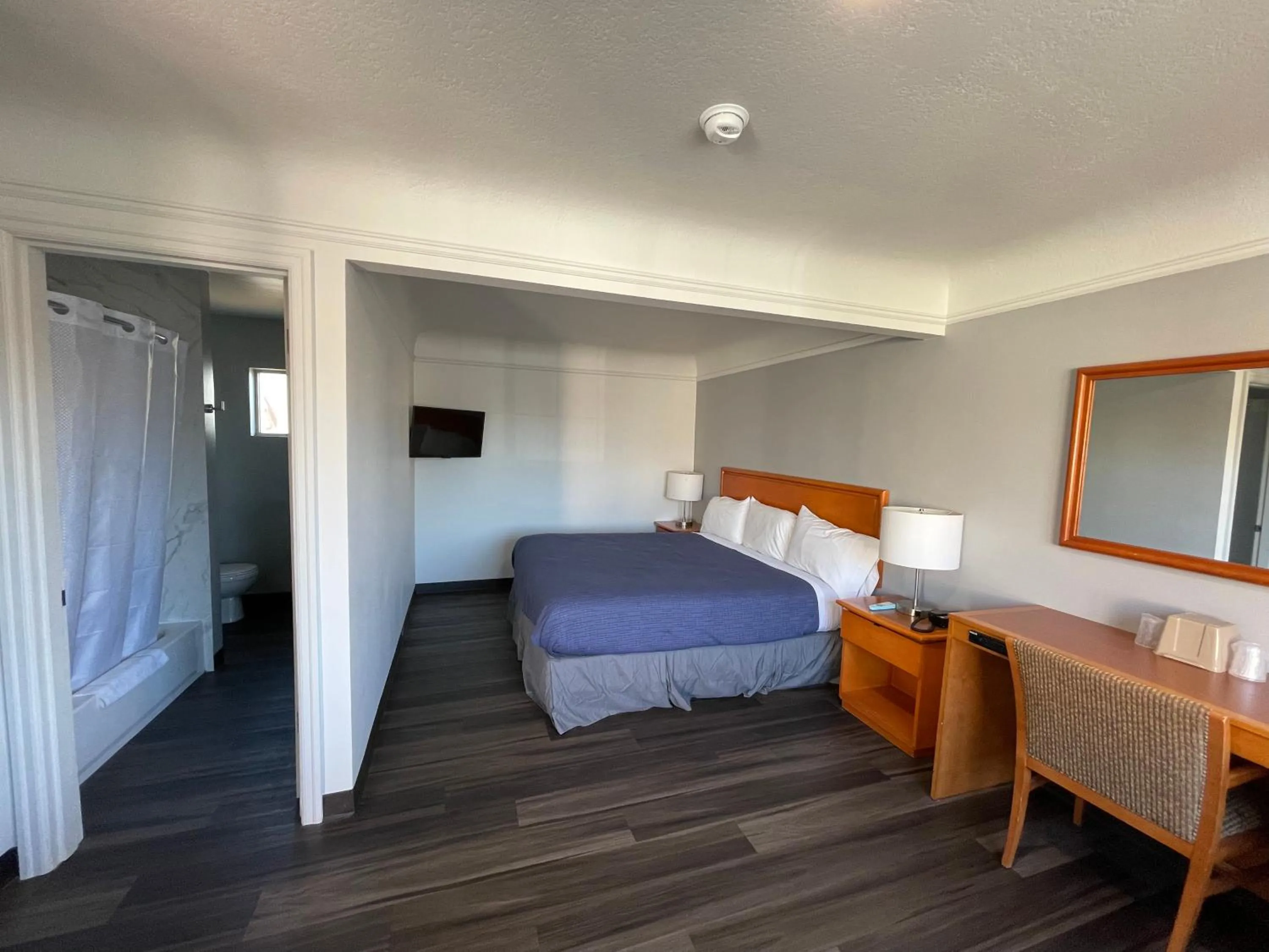 Bed in Holiday Motel