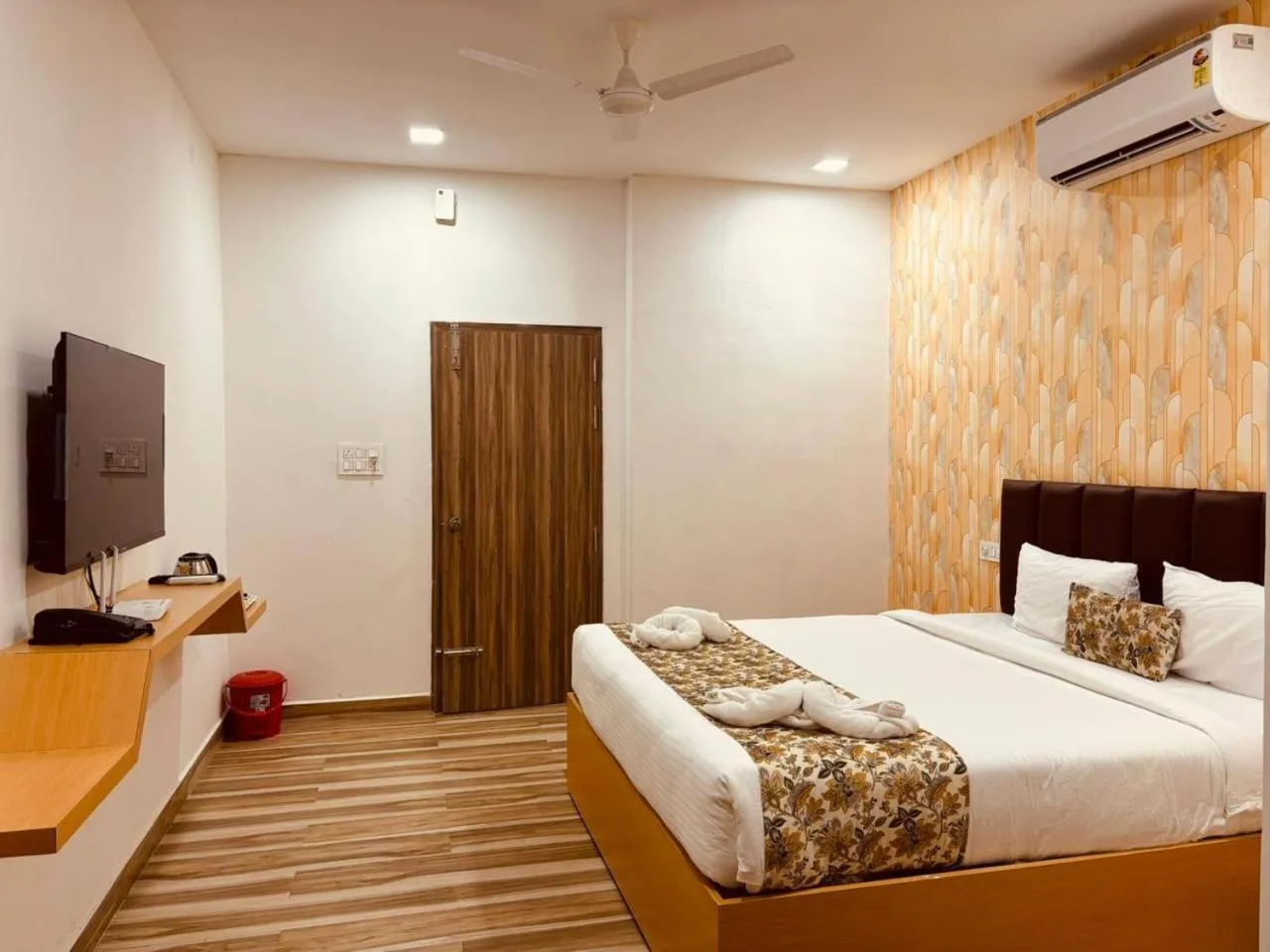 Communal lounge/ TV room, Bed in Hotel Park Airport Zone Hyderabad