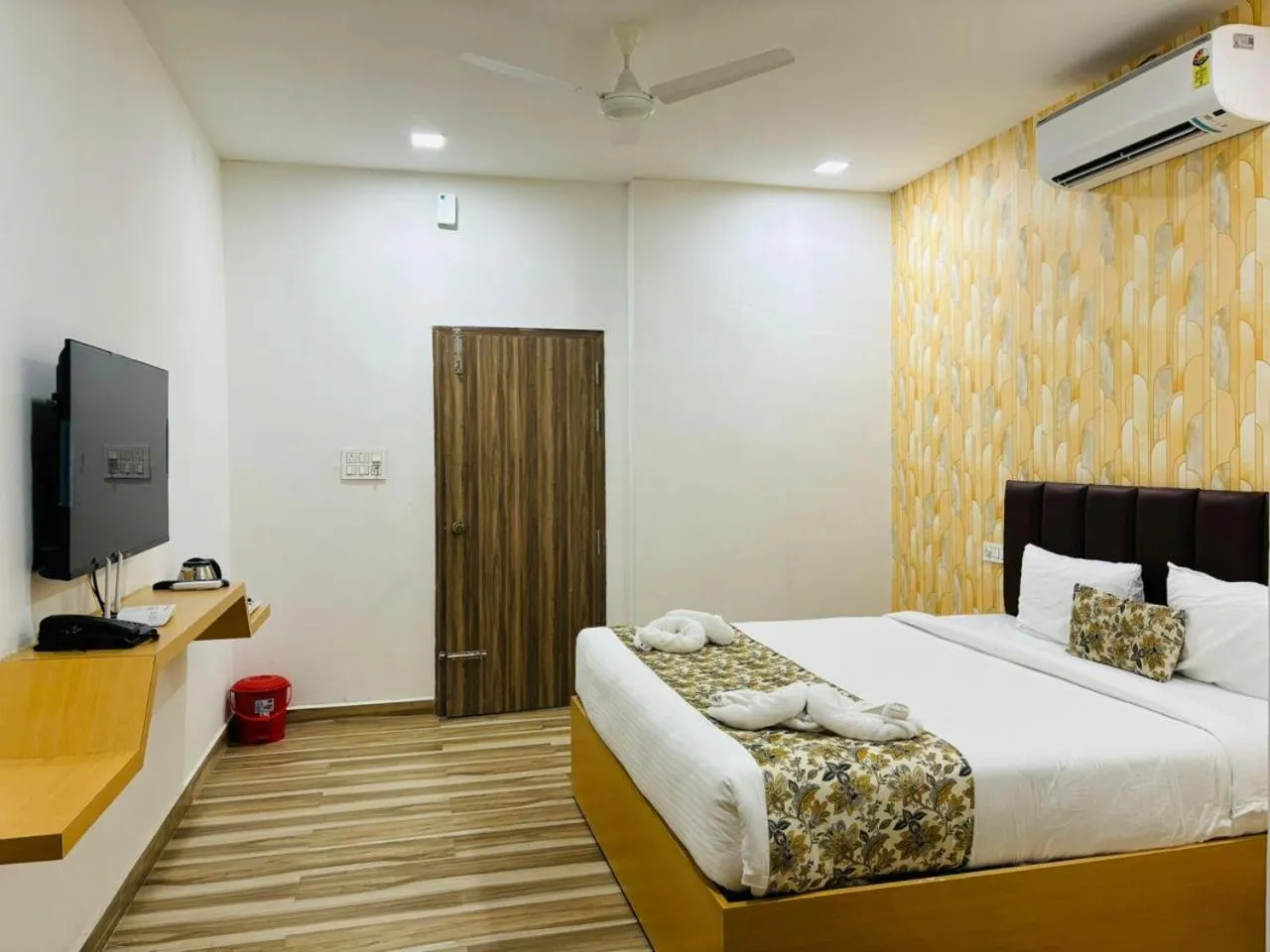 Communal lounge/ TV room, Bed in Hotel Park Airport Zone Hyderabad
