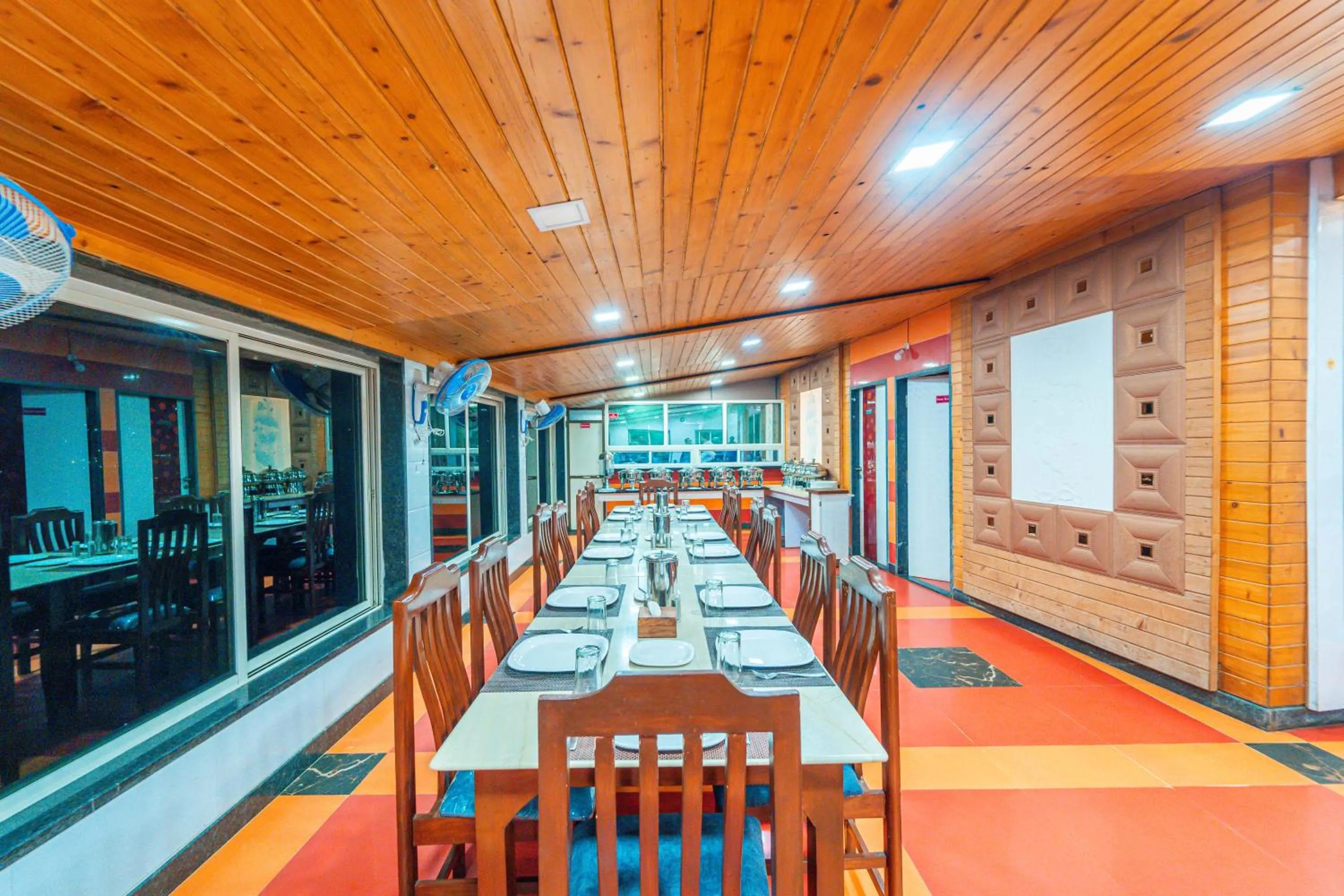 Restaurant/places to eat in Treebo Raval Resort with Valley View