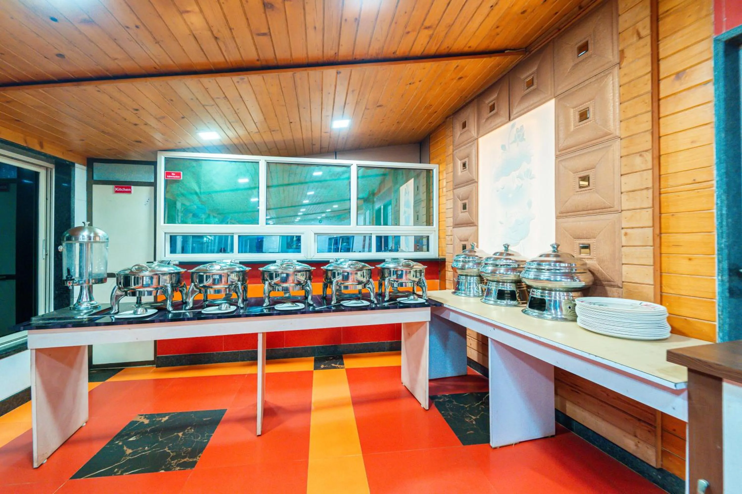 Restaurant/places to eat in Treebo Raval Resort with Valley View