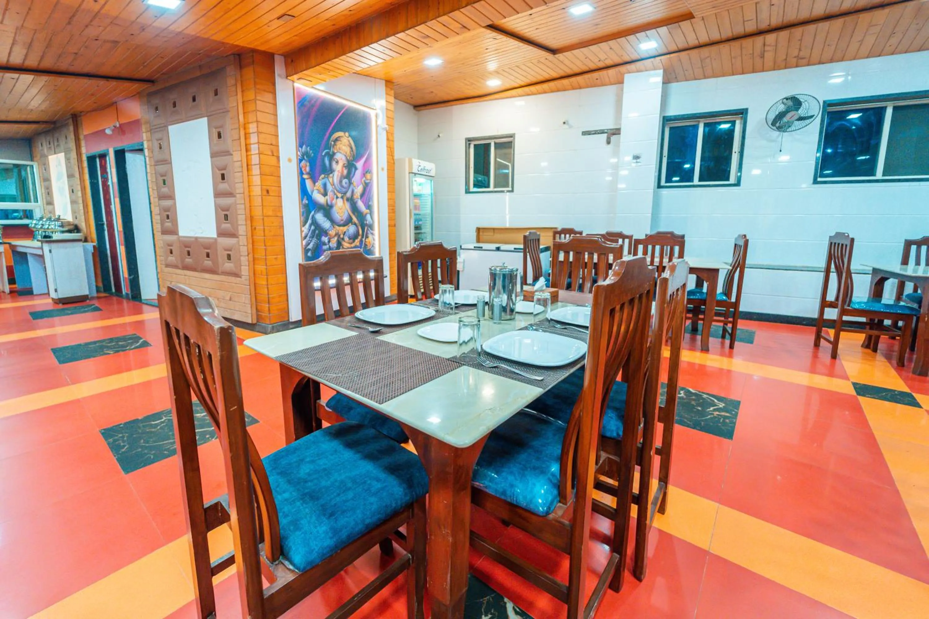 Restaurant/places to eat in Treebo Raval Resort with Valley View