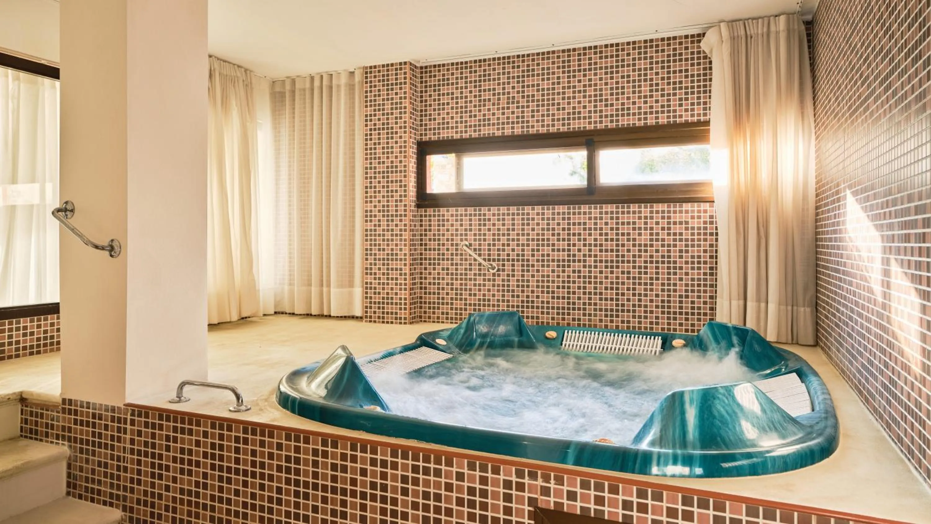 Hot Tub in Fénix Torremolinos - Adults Only Recommended